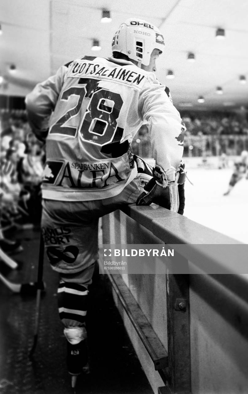 Reijo Ruotsalainen, HV71 på väg in på isen