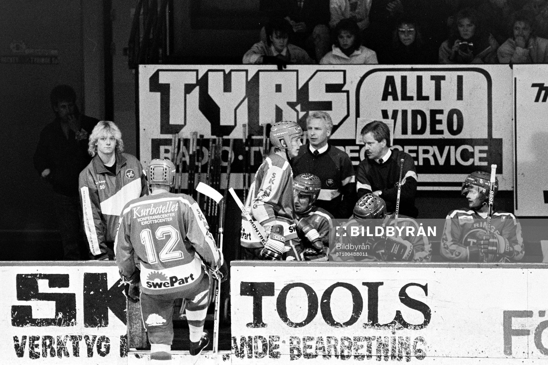 Tyringes Christian Gallret på väg in i båset. I