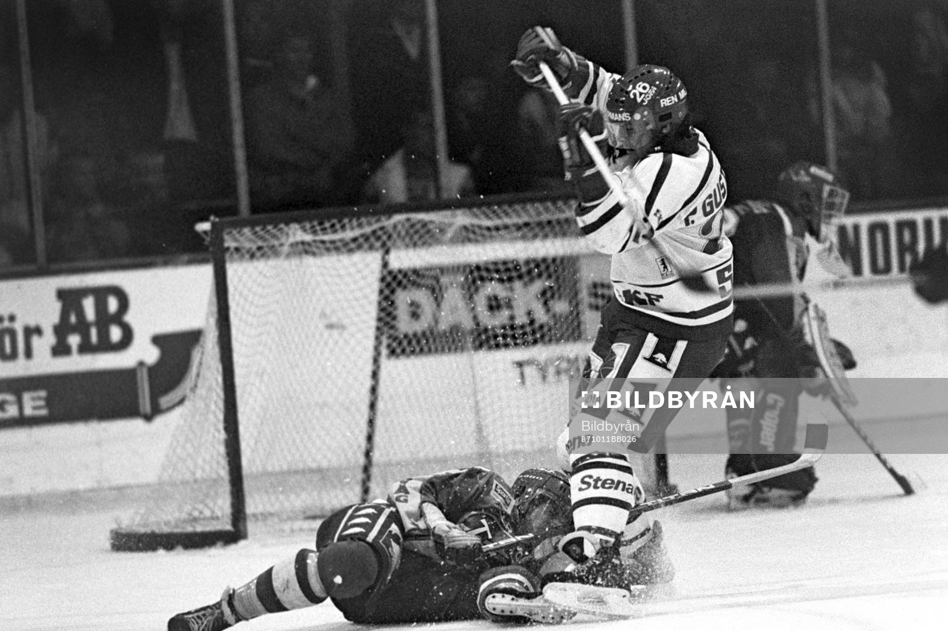 Peter Gustavsson, Frölunda i kamp om pucken