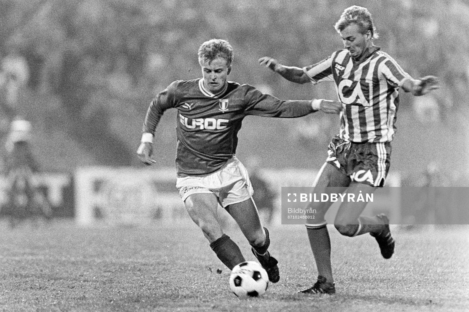 Fotboll, SM-final 1, IFK Göteborg - Malmö FF, 0-1: Malmös Jonas Thern uppvaktas av göteborgs Lars Zetterlund.