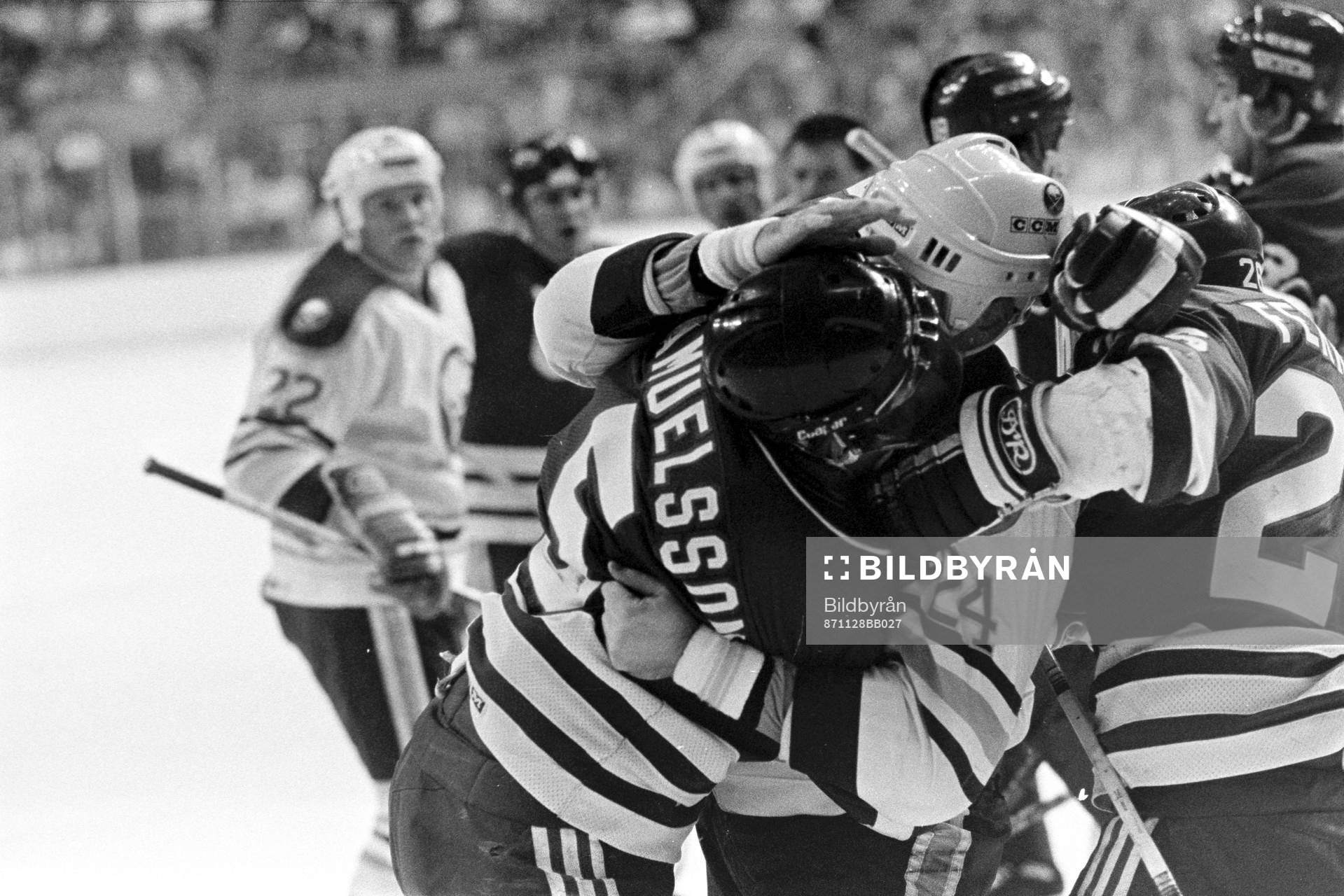 Ulf Samuelsson, Hartford i bråk med buffalos Ed Hospodar