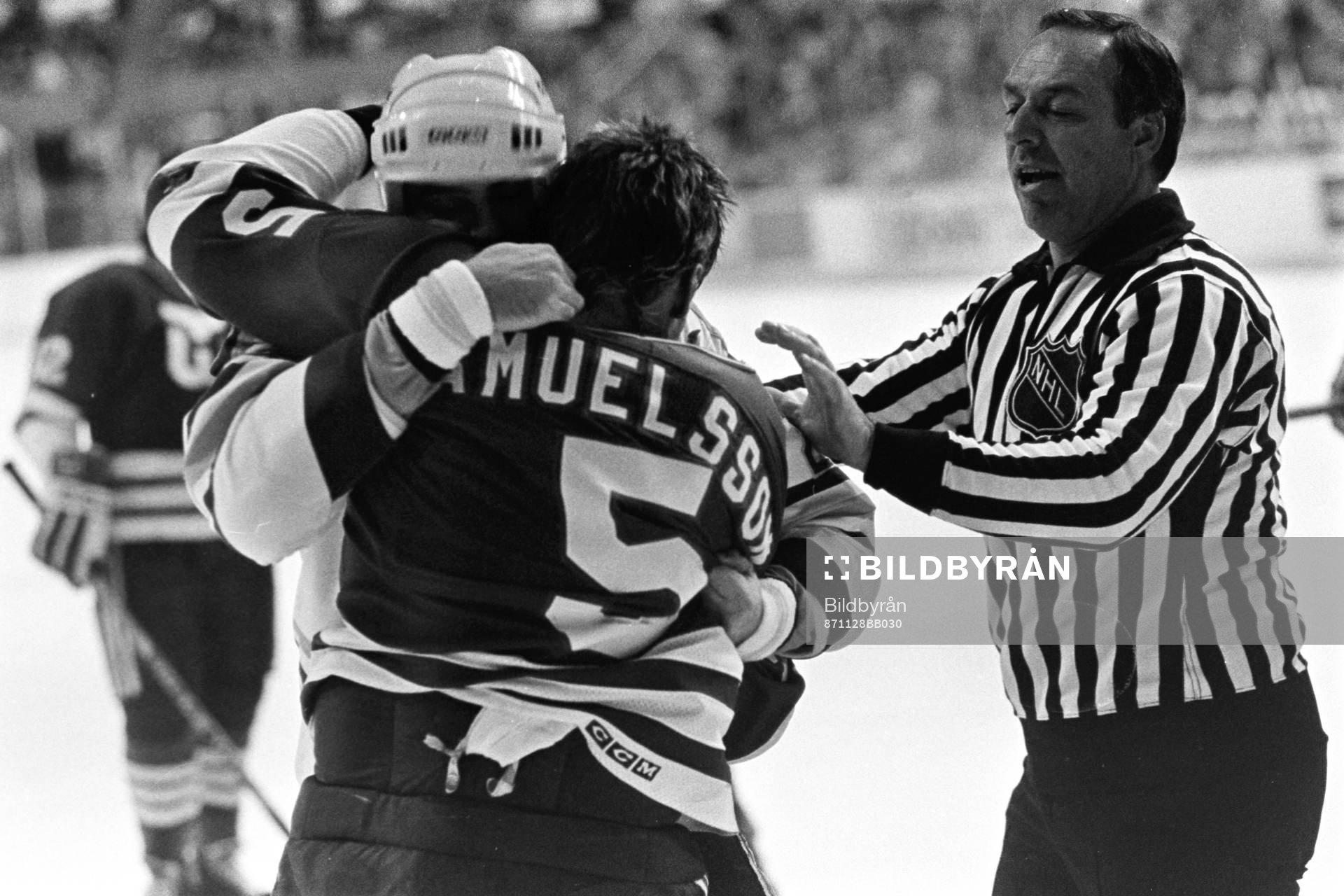 Ulf Samuelsson, Hartford i bråk med buffalos Ed Hospodar