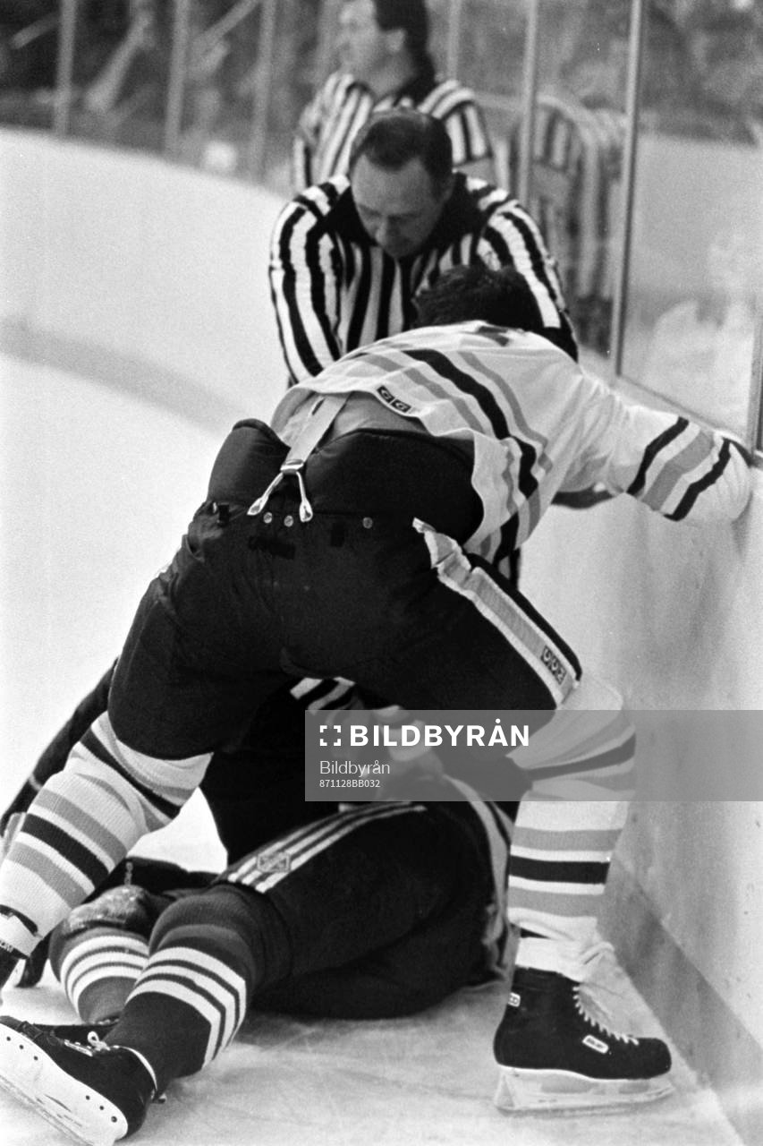 Ulf Samuelsson, Hartford i bråk med buffalos Ed Hospodar