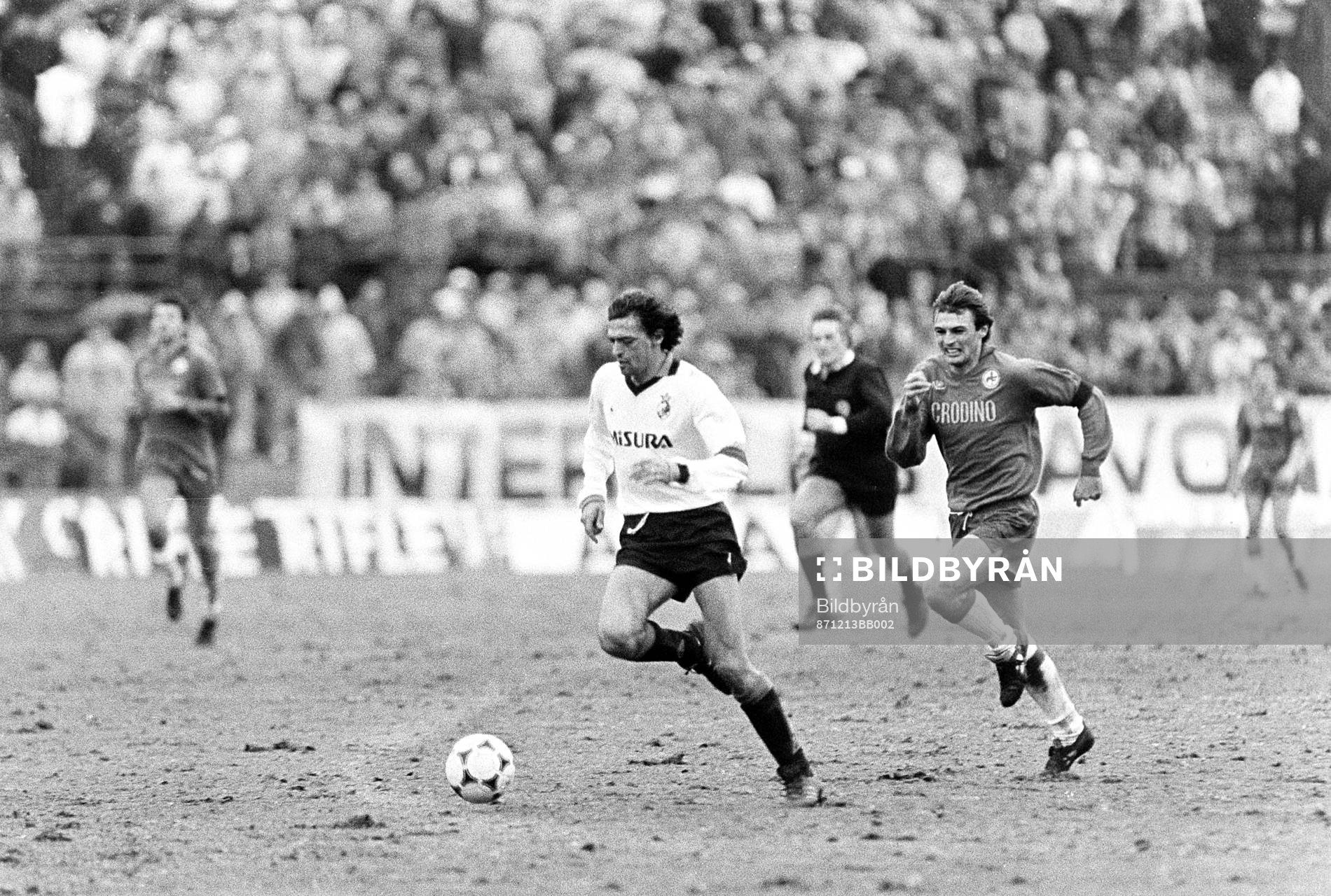 Fotboll, Serie A, Fiorentina - Inter, 1-2: Alessandro Altobelli, Inter med bollen.