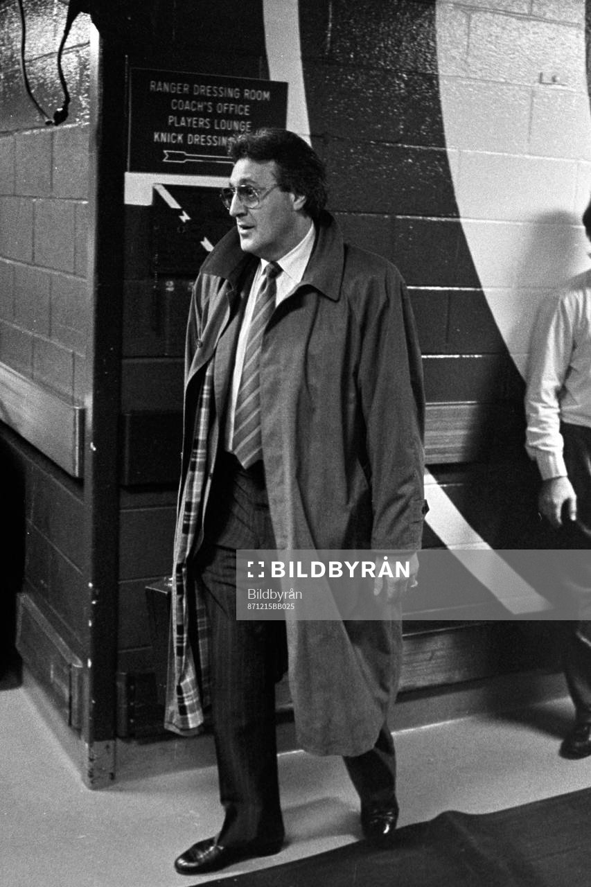 Phil Esposito på plats