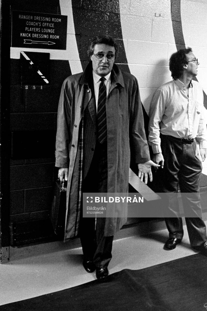 Phil Esposito på plats