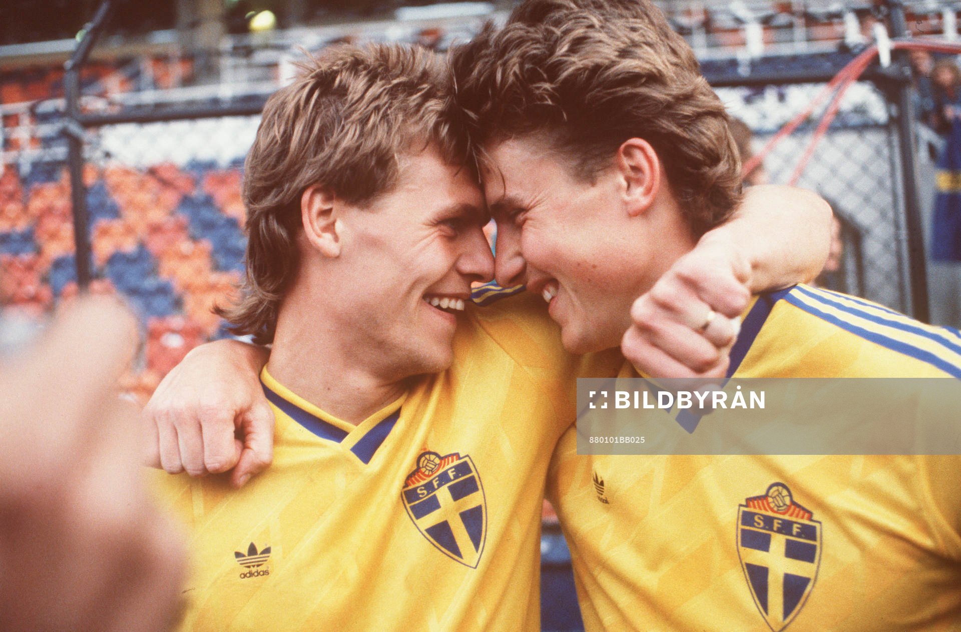 Målskyttarna Niclas Nylén (Larsson) och Roger Ljung,
