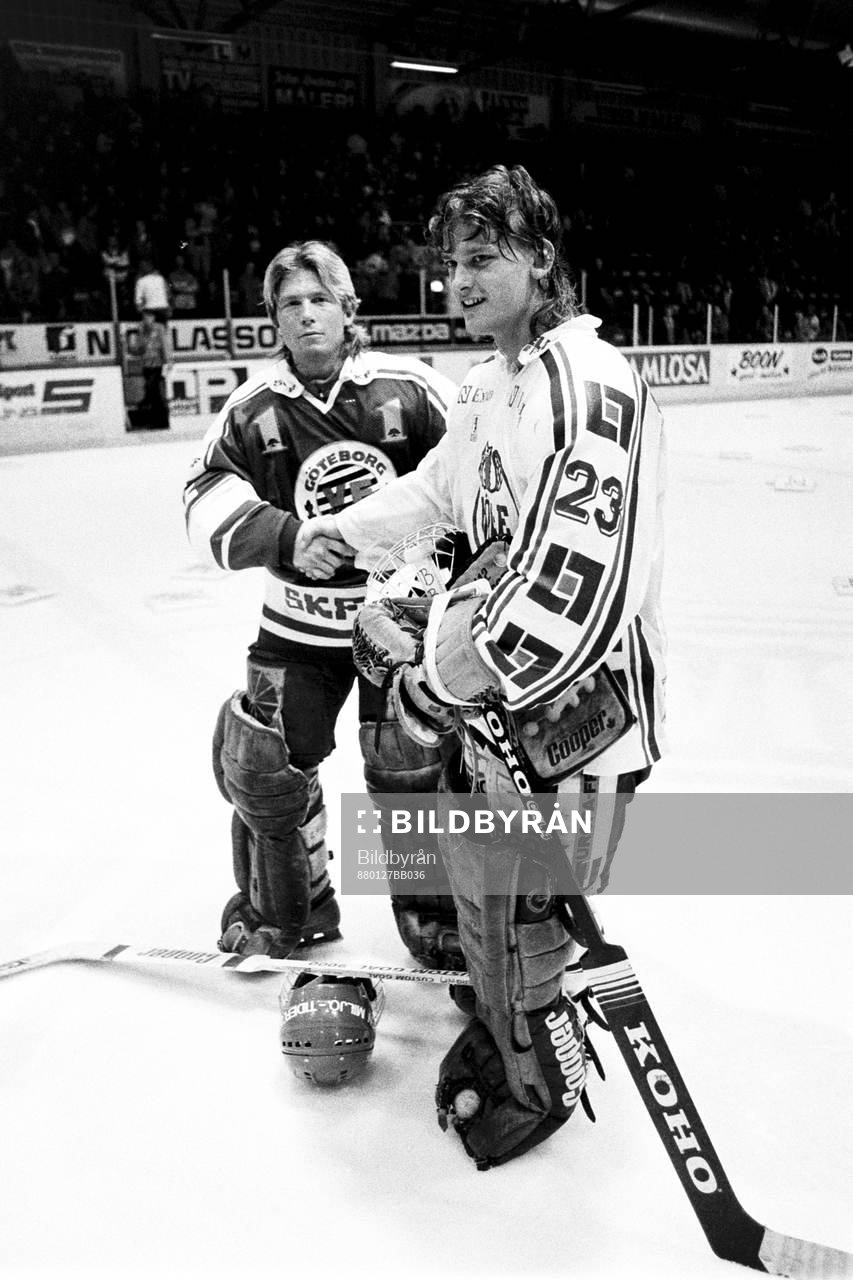 Claes Holmberg, målvakt i Frölunda och Billy Nilsson,