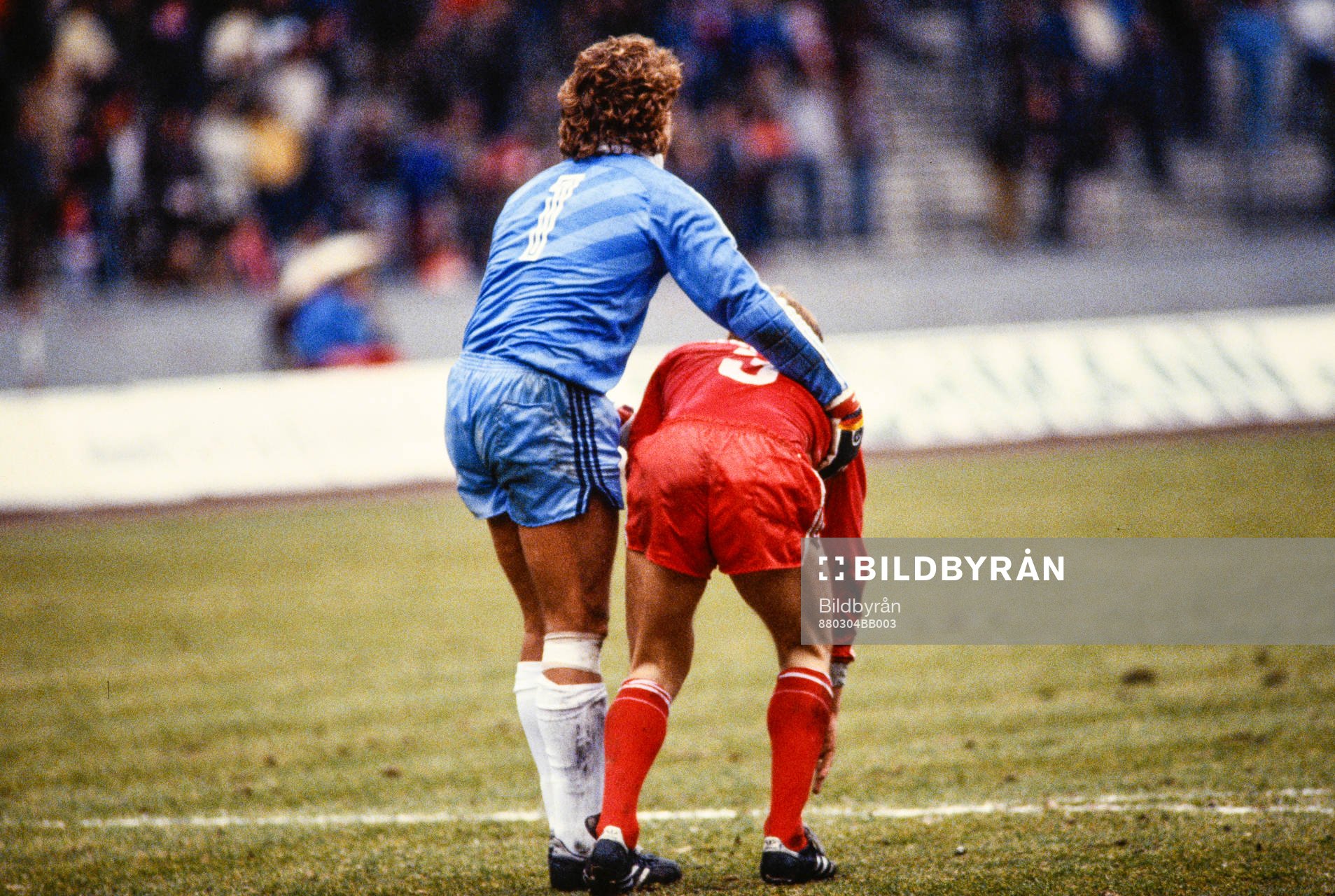 Kölns Harald Schumacher and Stuttgarts Dan Corneliusson