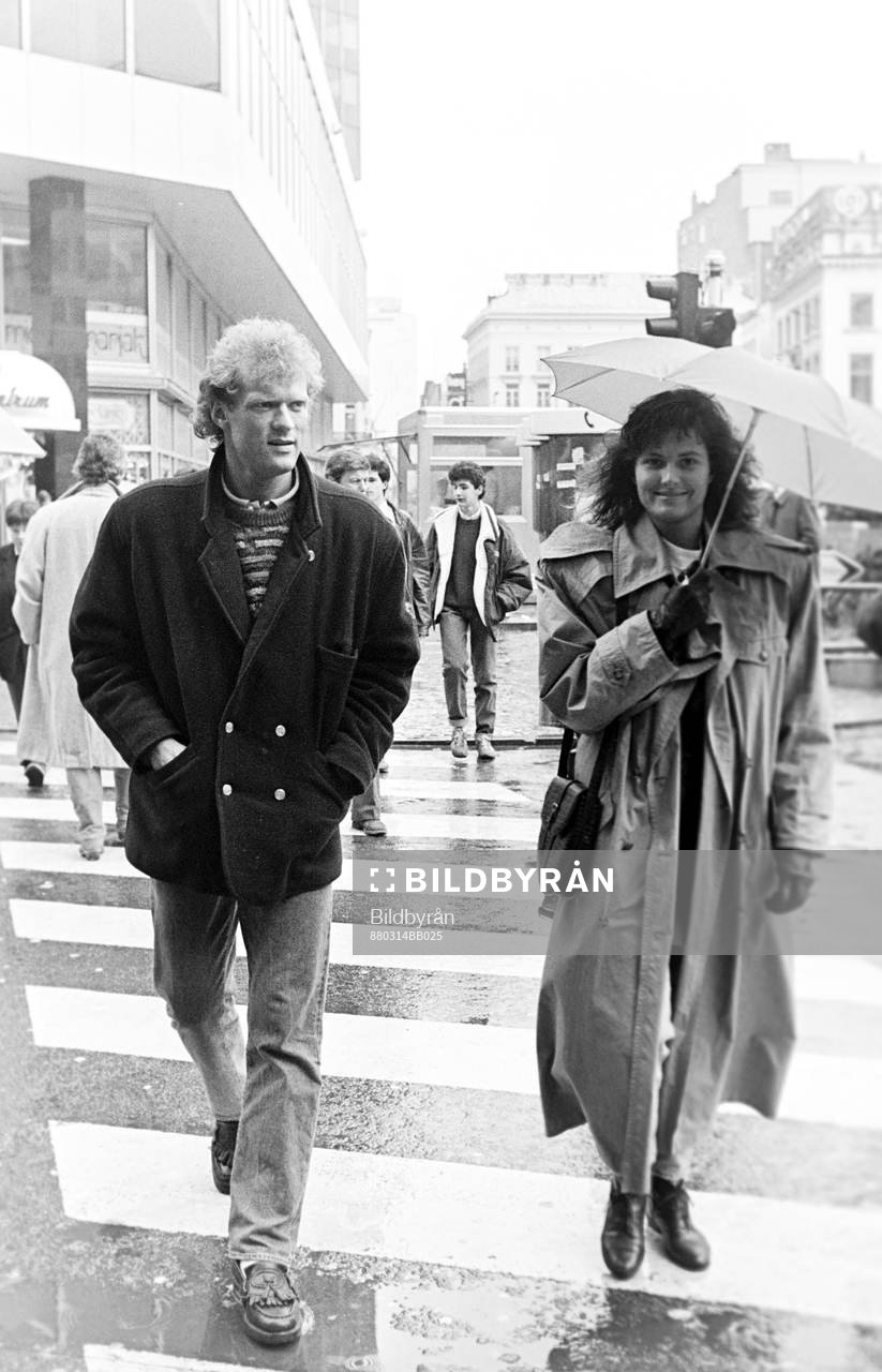 Håkan Lindman med fästmö Anna de Lillo på stan