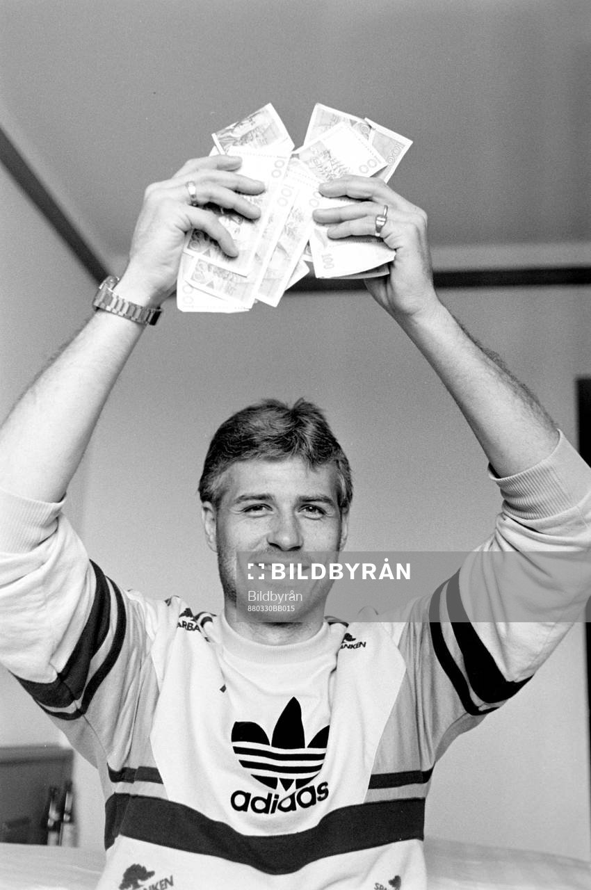 Glenn Hysén med hundralappar