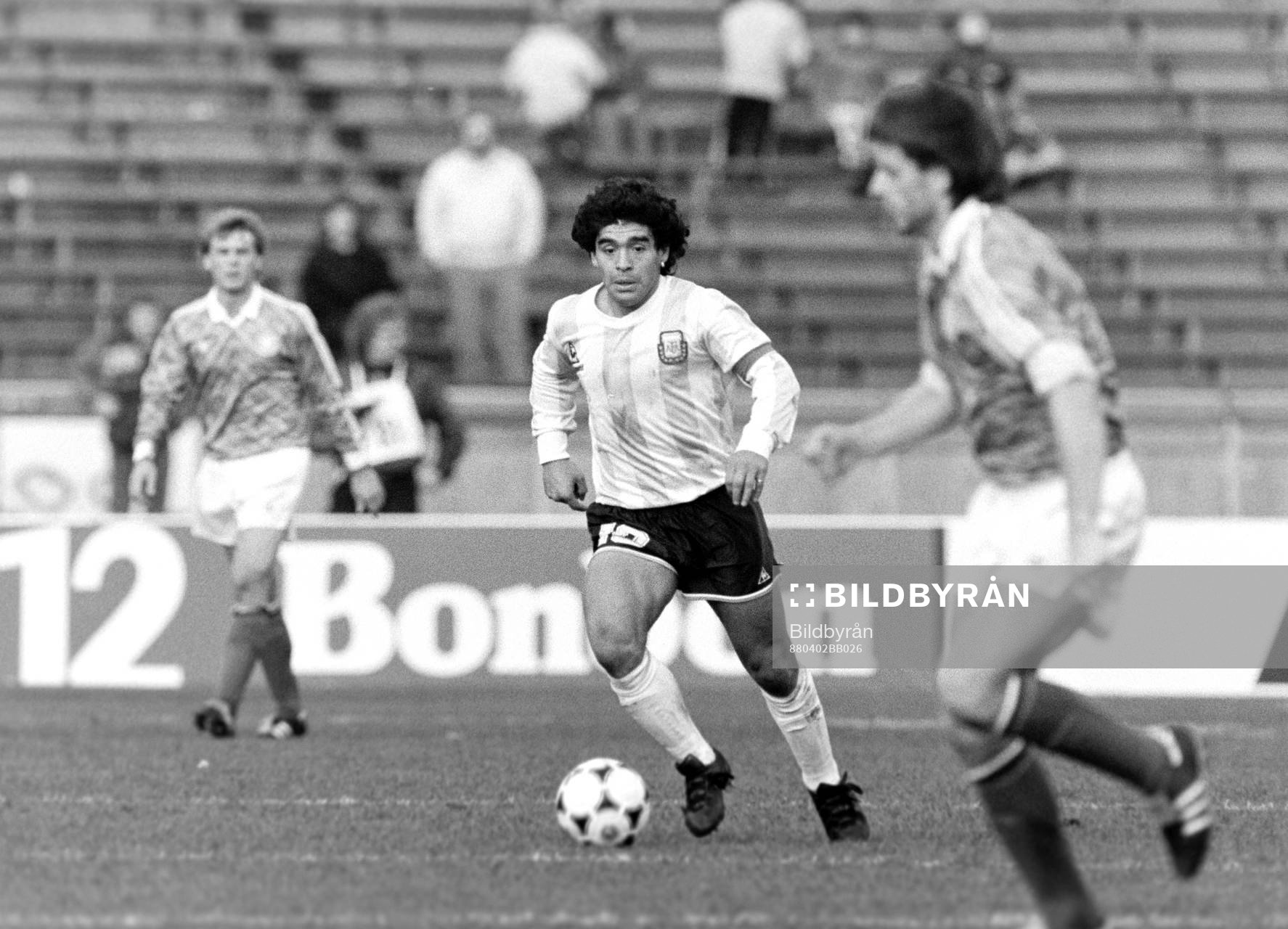 Diego Maradona, Argentina med bollen
