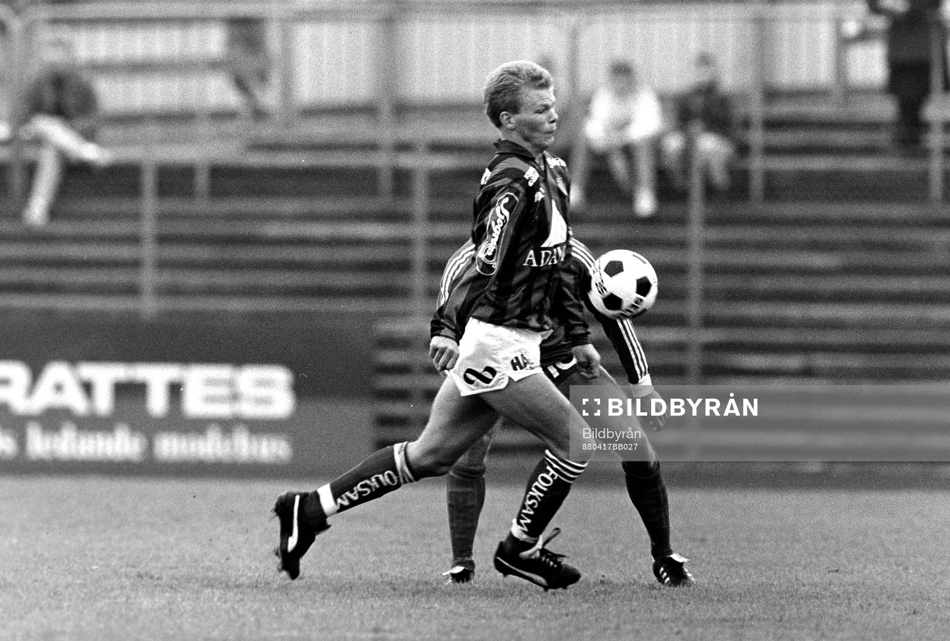 Fotboll, Allsvenskan, Öster - GAIS, 1-0: Tony Persson, Gais med bollen.