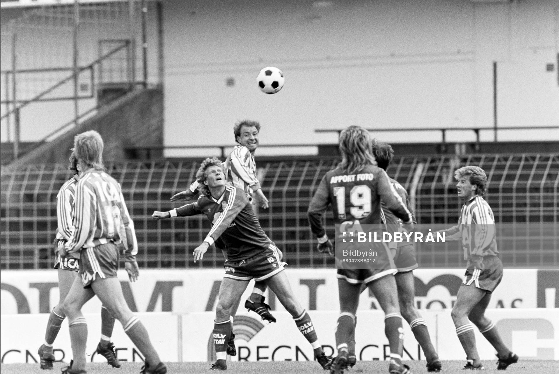 Andreas Ravelli, Göteborg i en nickduell med Håkan