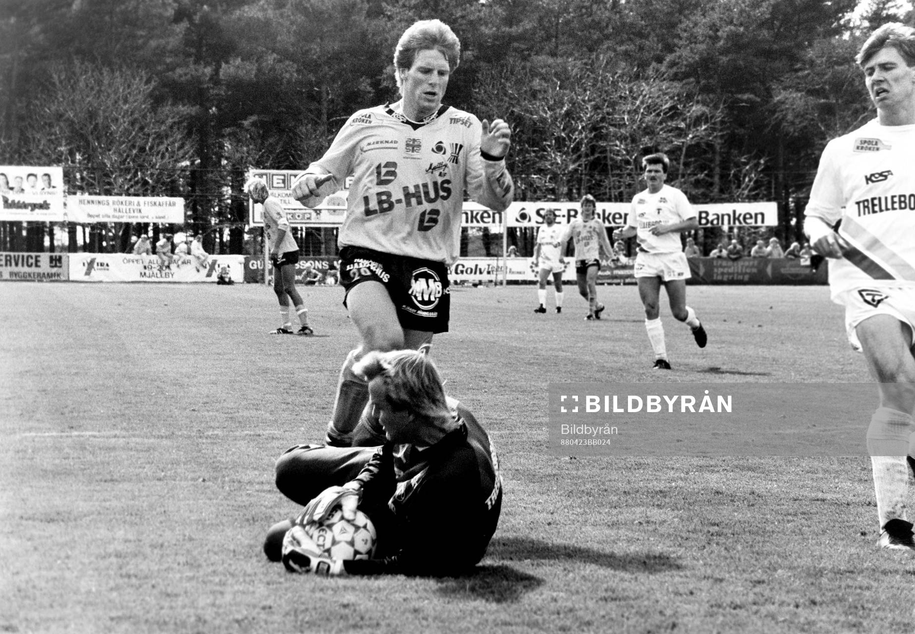 Trelleborgs målvakt Eggert Gudmundsson kniper bollen
