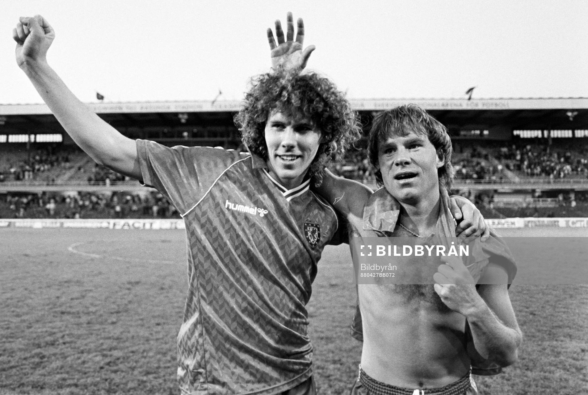 Hans Eskilsson och Hans Holmqvist, Sverige jublar