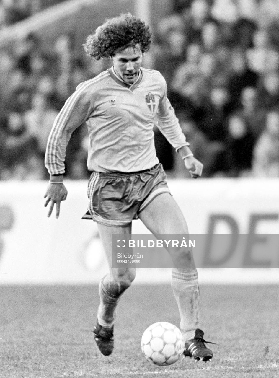 Hans Eskilsson, Sverige med bollen