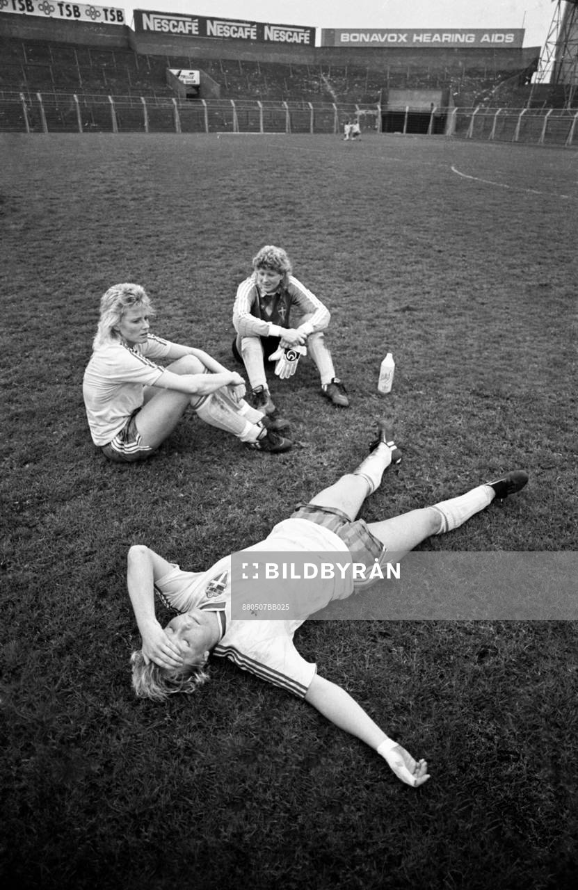 Gunilla Axén, Anette Hansson och Elisabeth Leidinge deppar
