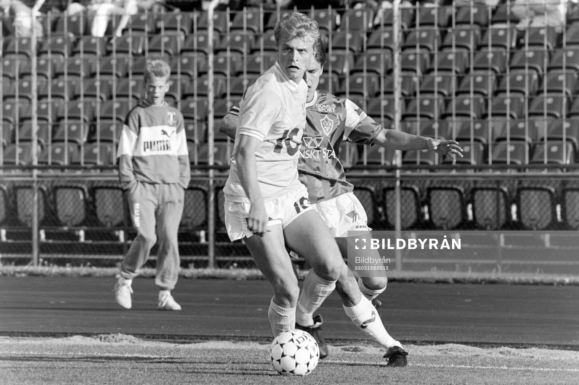 Fotboll, Allsvenskan, Malmö FF - Brage, 2-0: Jonas Thern, Malmö med bollen.