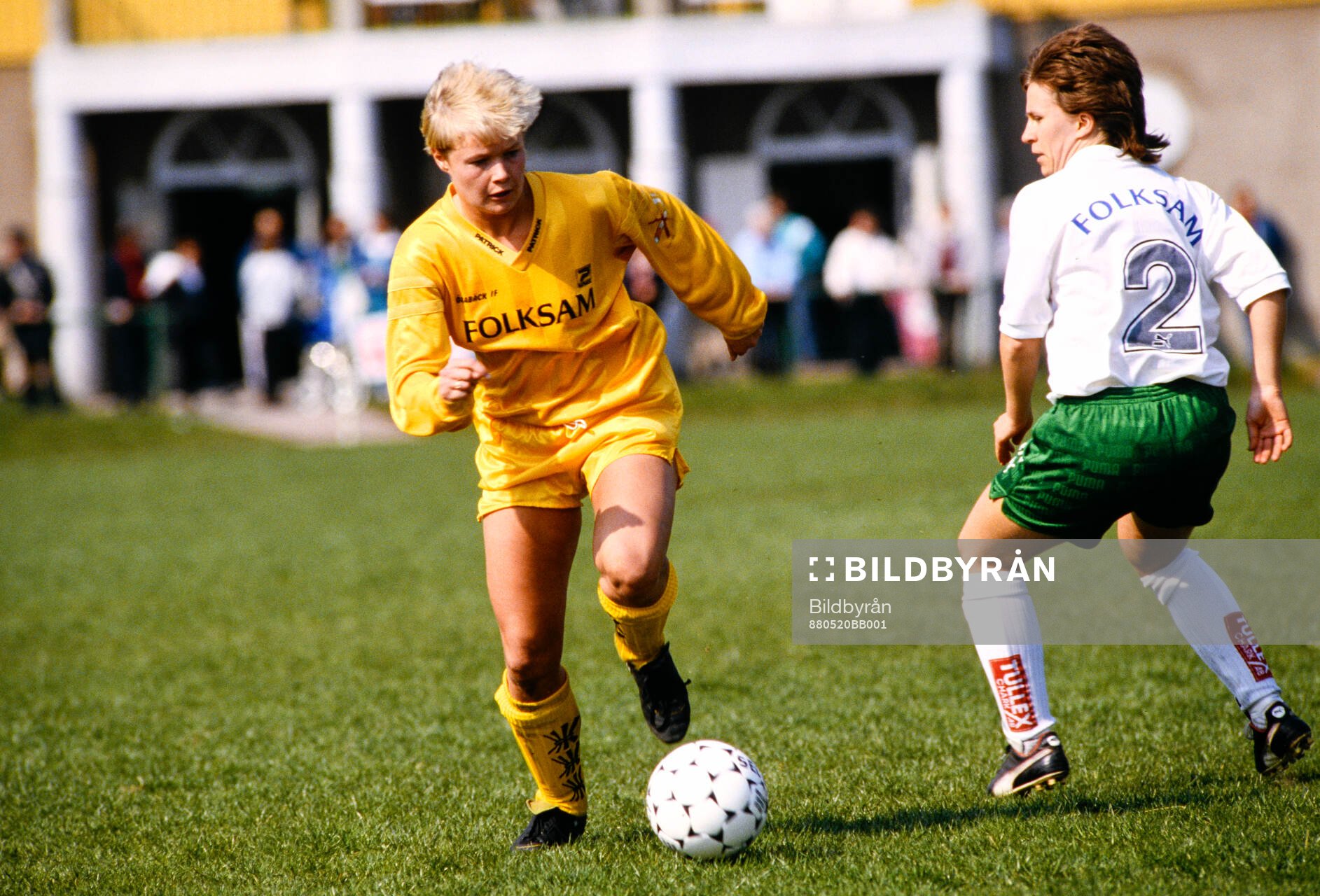 Fotboll, Damallsvenskan, Hammarby - Öxabäck: Öxabäcks Anneli Andélen mot Hammarbys Charlotta Aginger.

