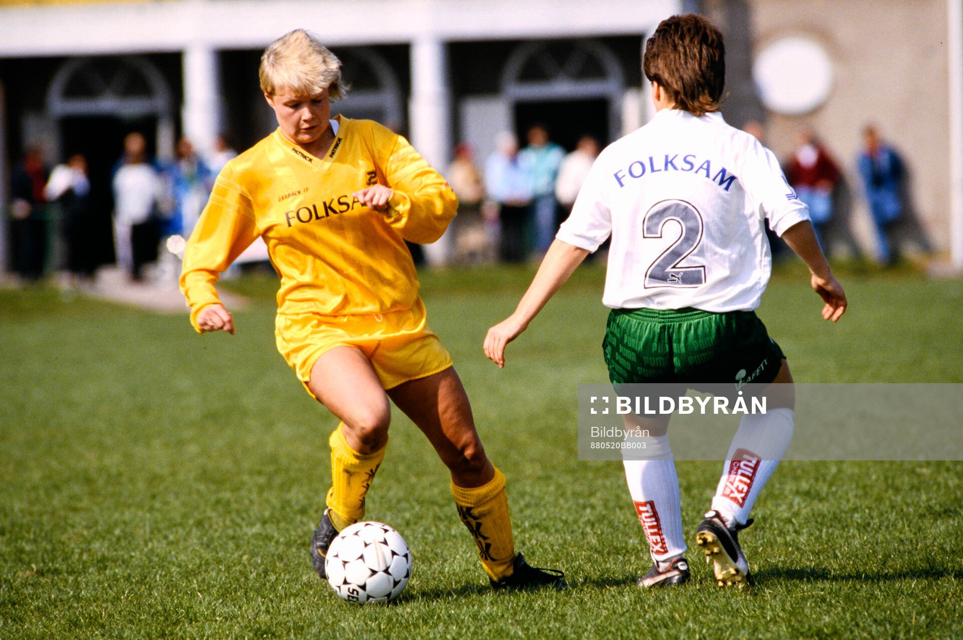 Fotboll, Damallsvenskan, Hammarby - Öxabäck: Öxabäcks Anneli Andélen mot Hammarbys Charlotta Aginger.
