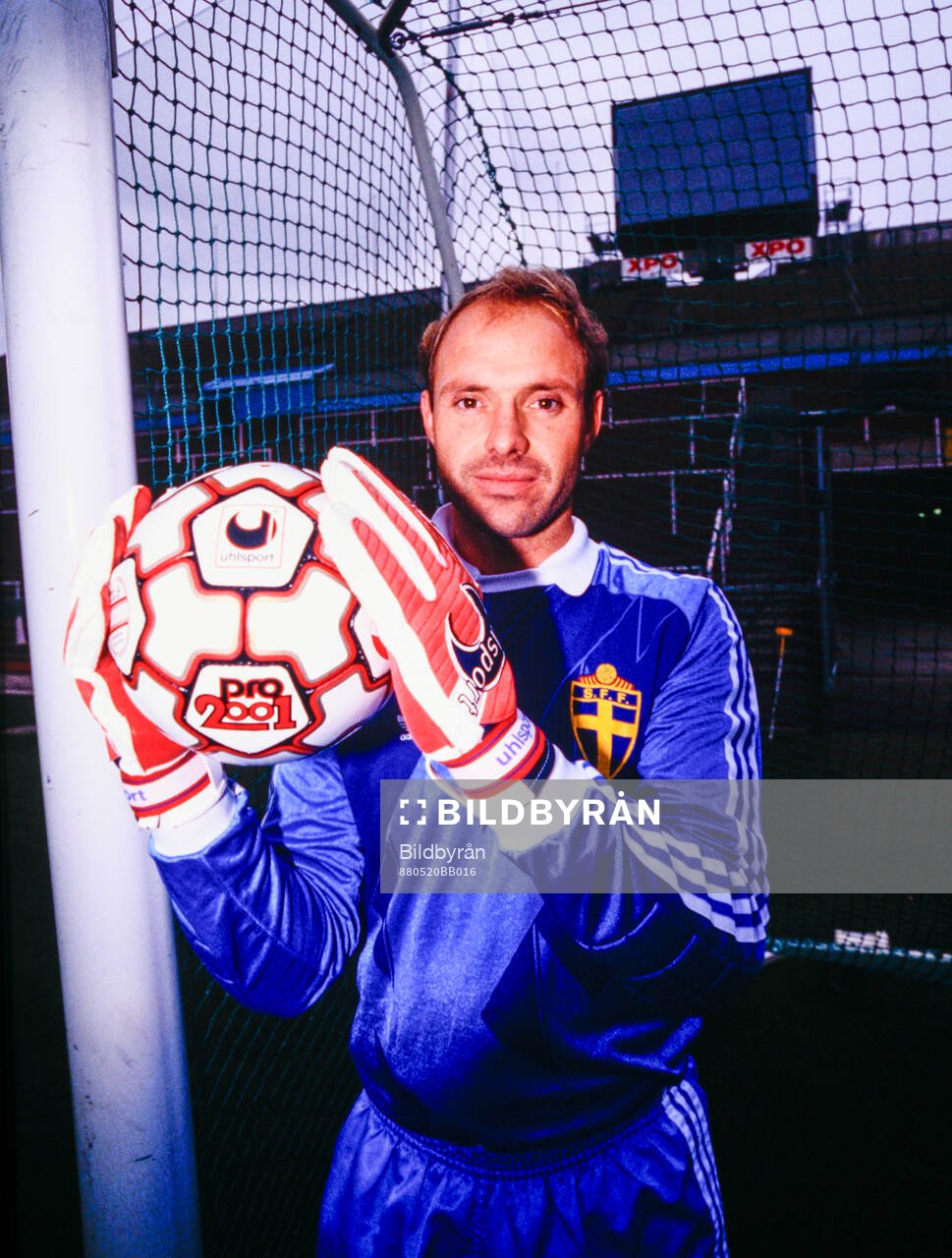 Thomas Ravelli. Football, Sweden National Team 1988: