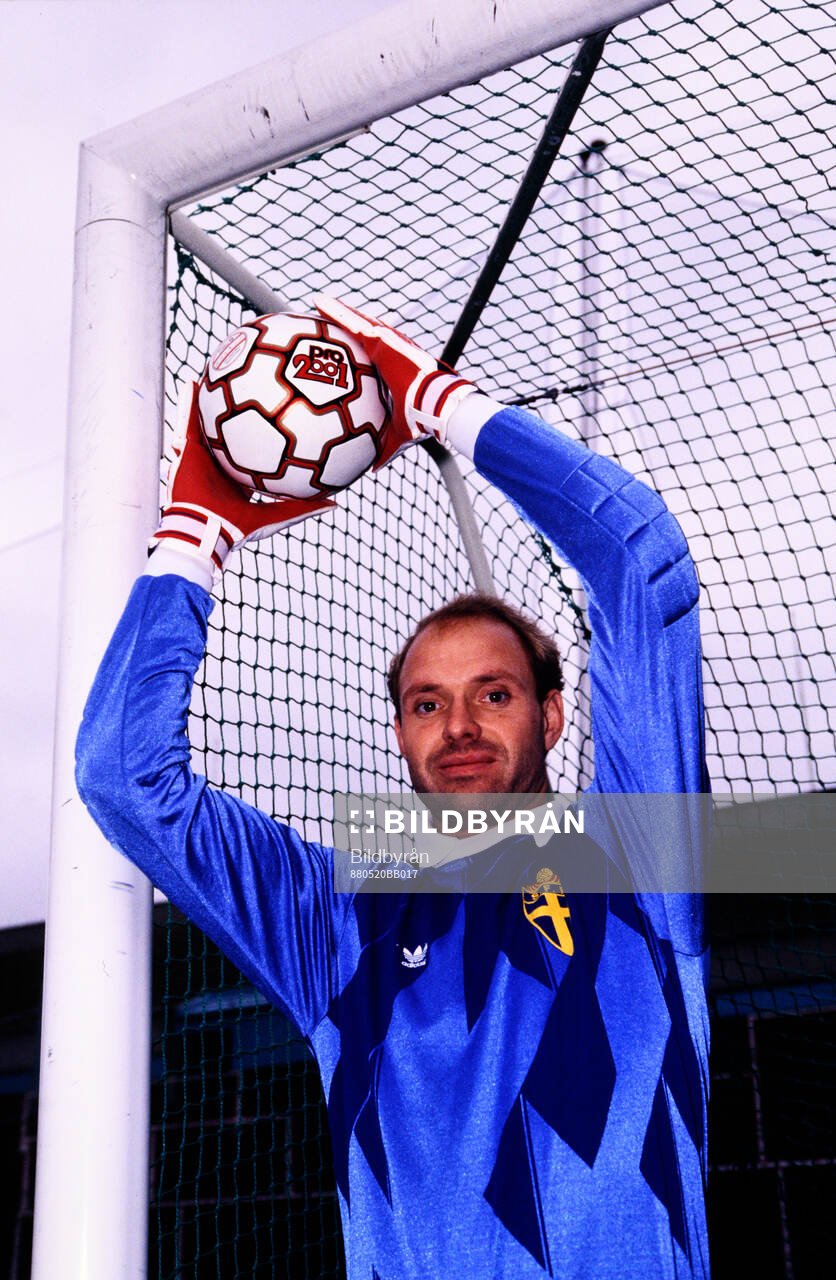 Thomas Ravelli. Football, Sweden National Team 1988: