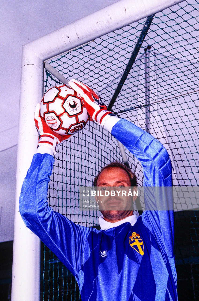 Thomas Ravelli. Football, Sweden National Team 1988: