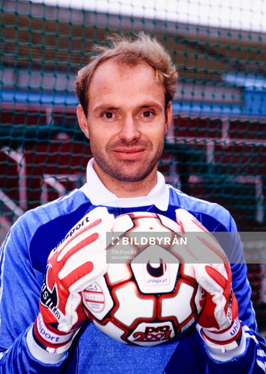 Thomas Ravelli. Football, Sweden National Team 1988:
