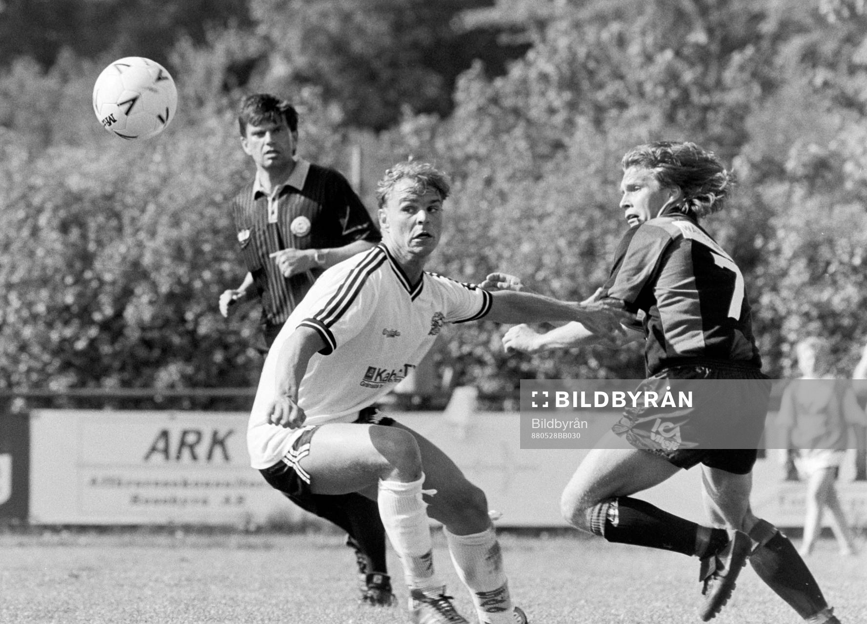 Fotboll, Div 1 norra, Brommapojkarna - Örebro, 0-1: Ola Andersson, Brommapojkarna till höger.