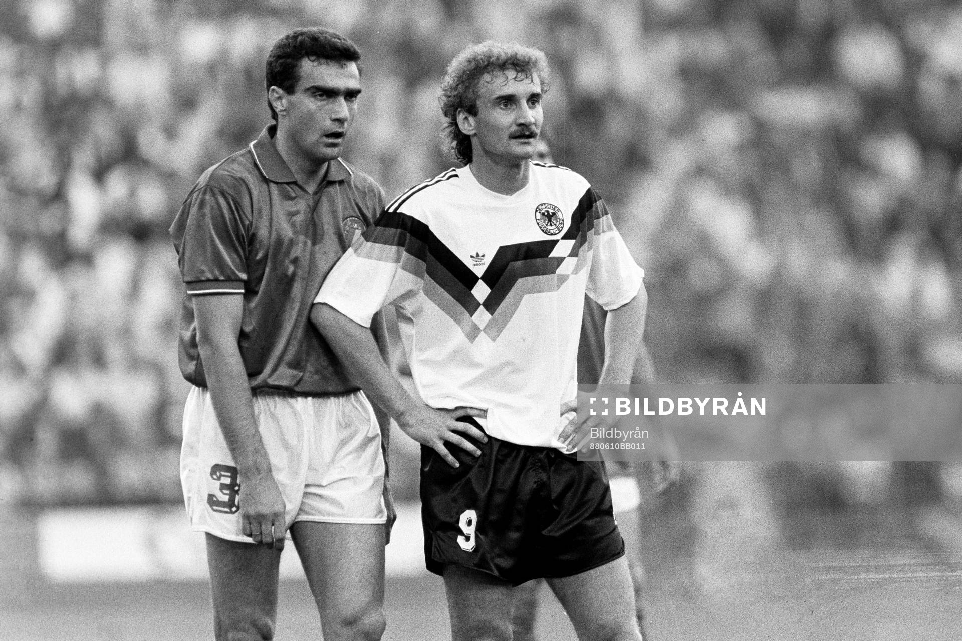 Giuseppe Bergomi, Italien och Rudi Völler, Västtyskland