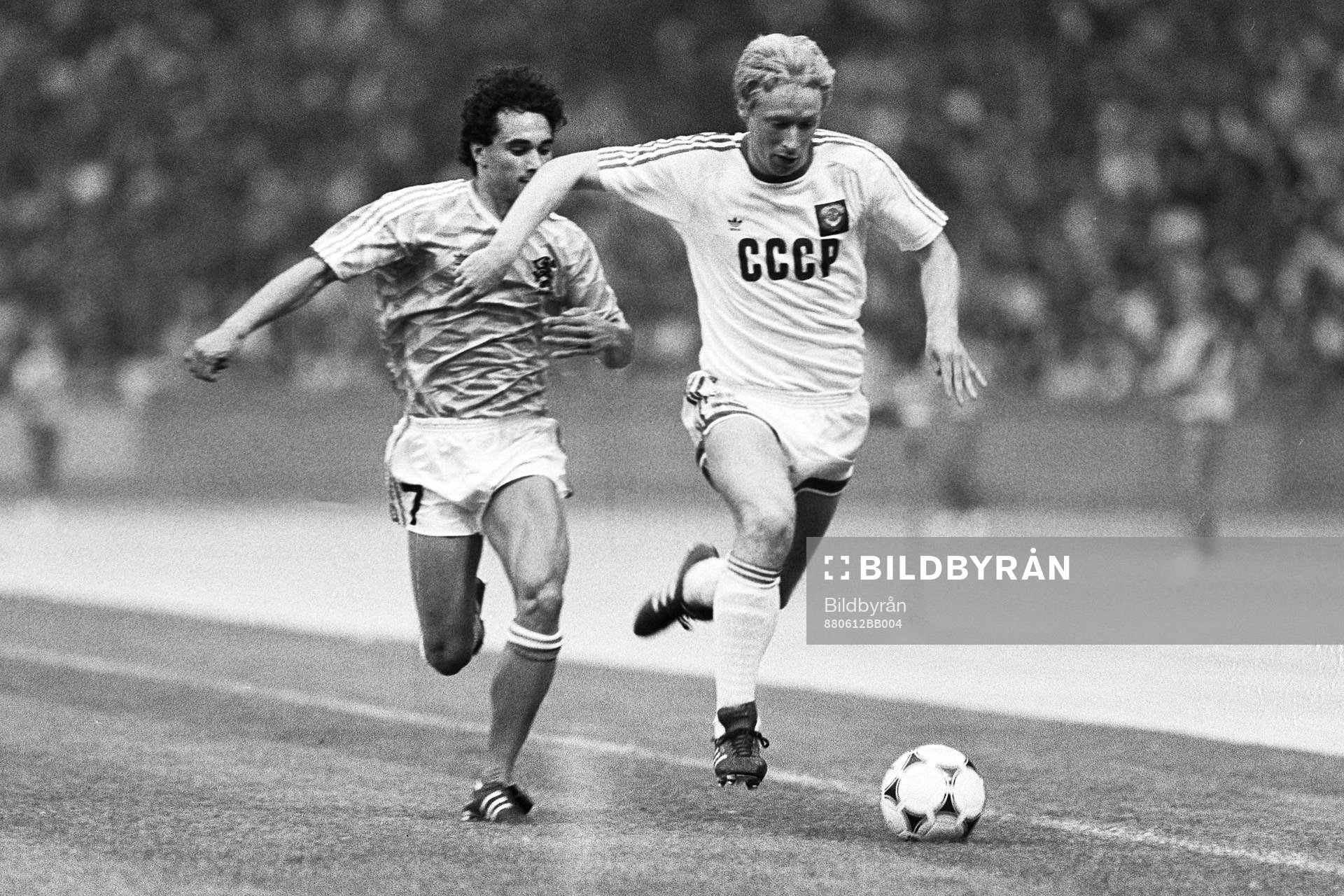 Gerald Vanenburg, Holland jagar en rysk spelare