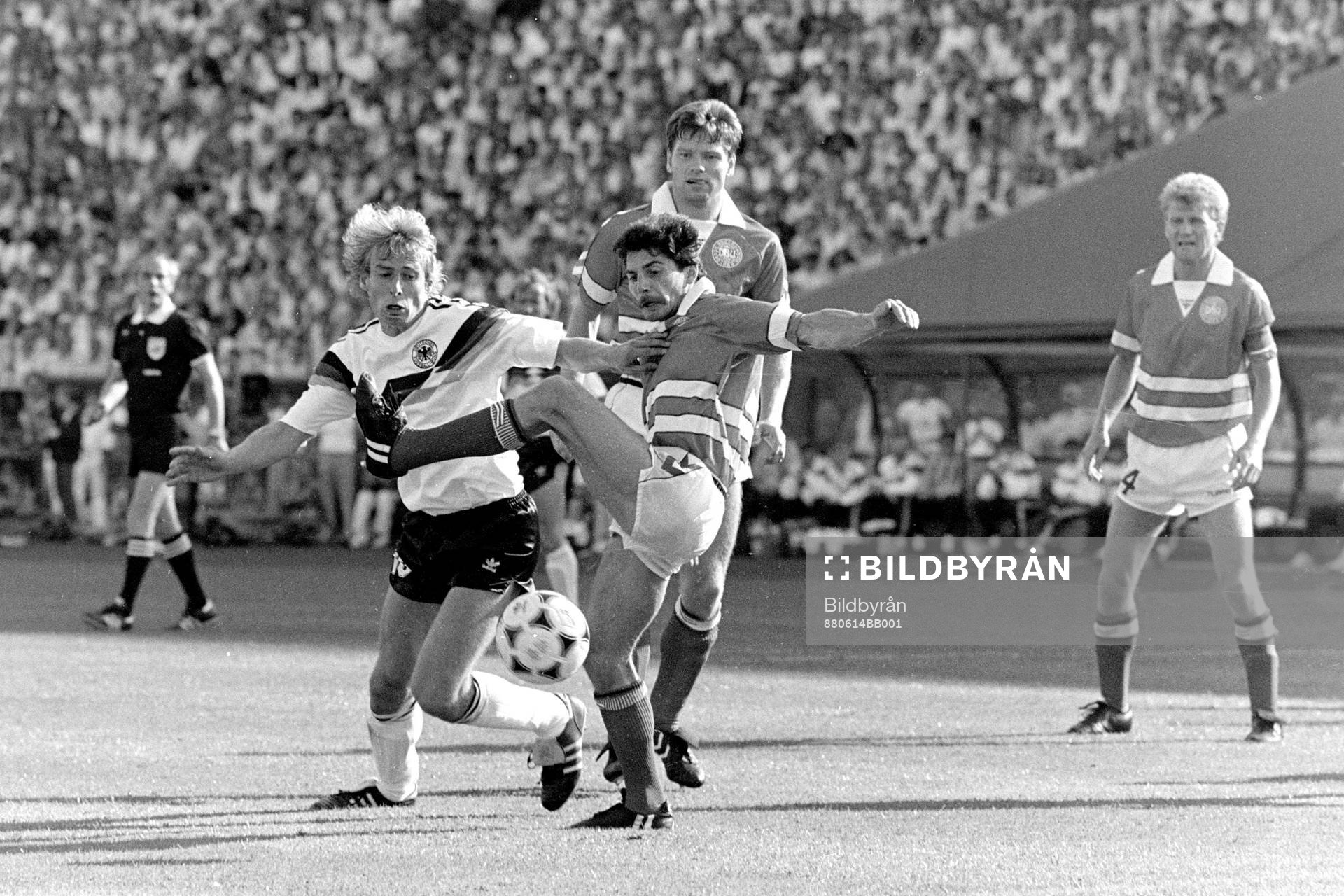 Jürgen Klinsmann, Västtyskland och Jan Heinze, Danmark i