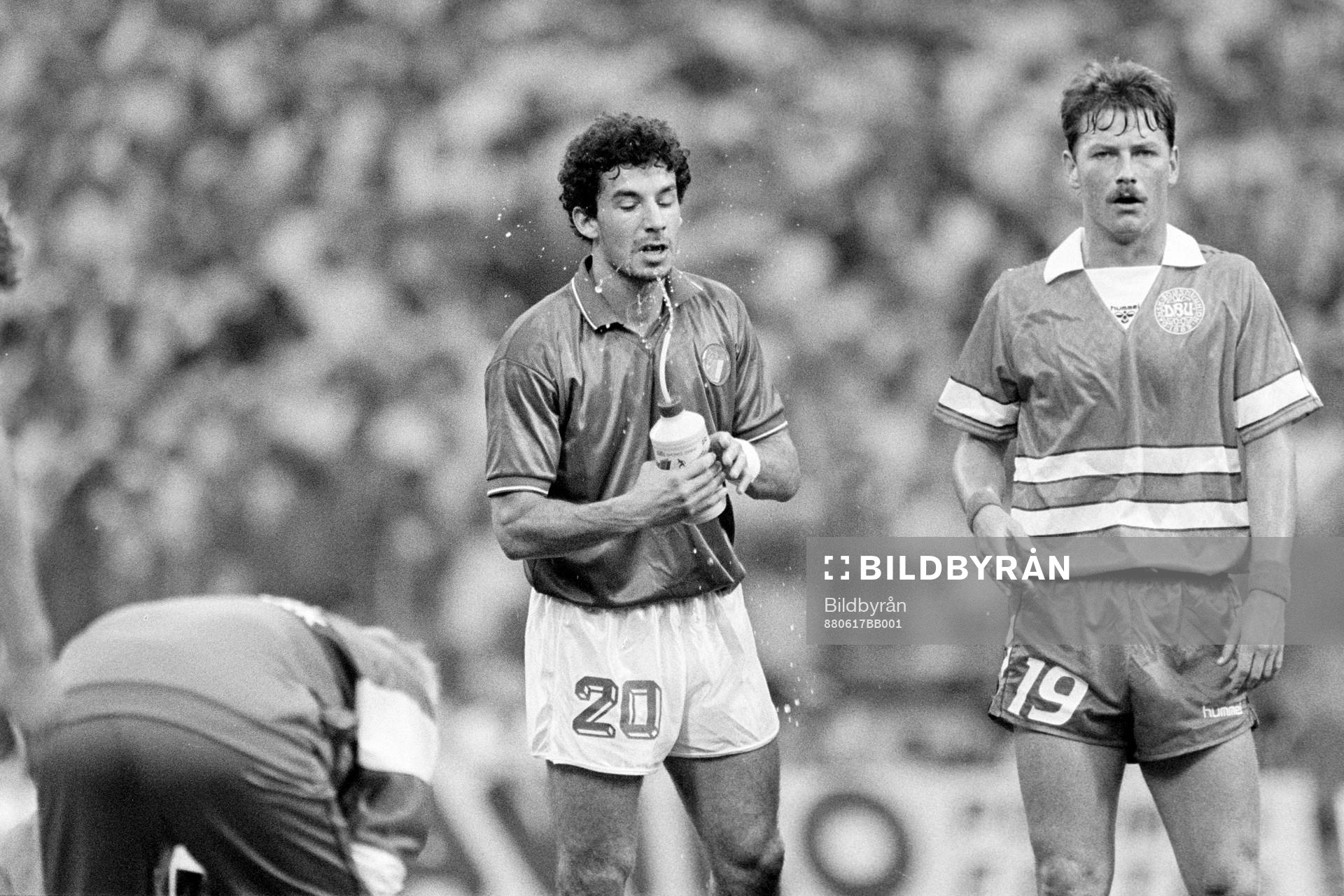 Fotboll, EM, Italien - Danmark, 2-0: Gianluca Vialli, Italien och Bjorn Kristensen, Danmark.