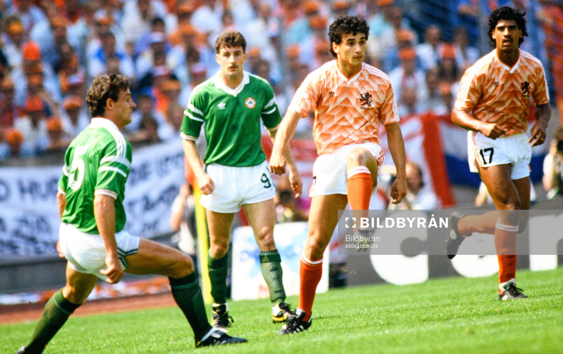 Netherlands Gerald Vanenburg and Frank Rijkaard (R) against