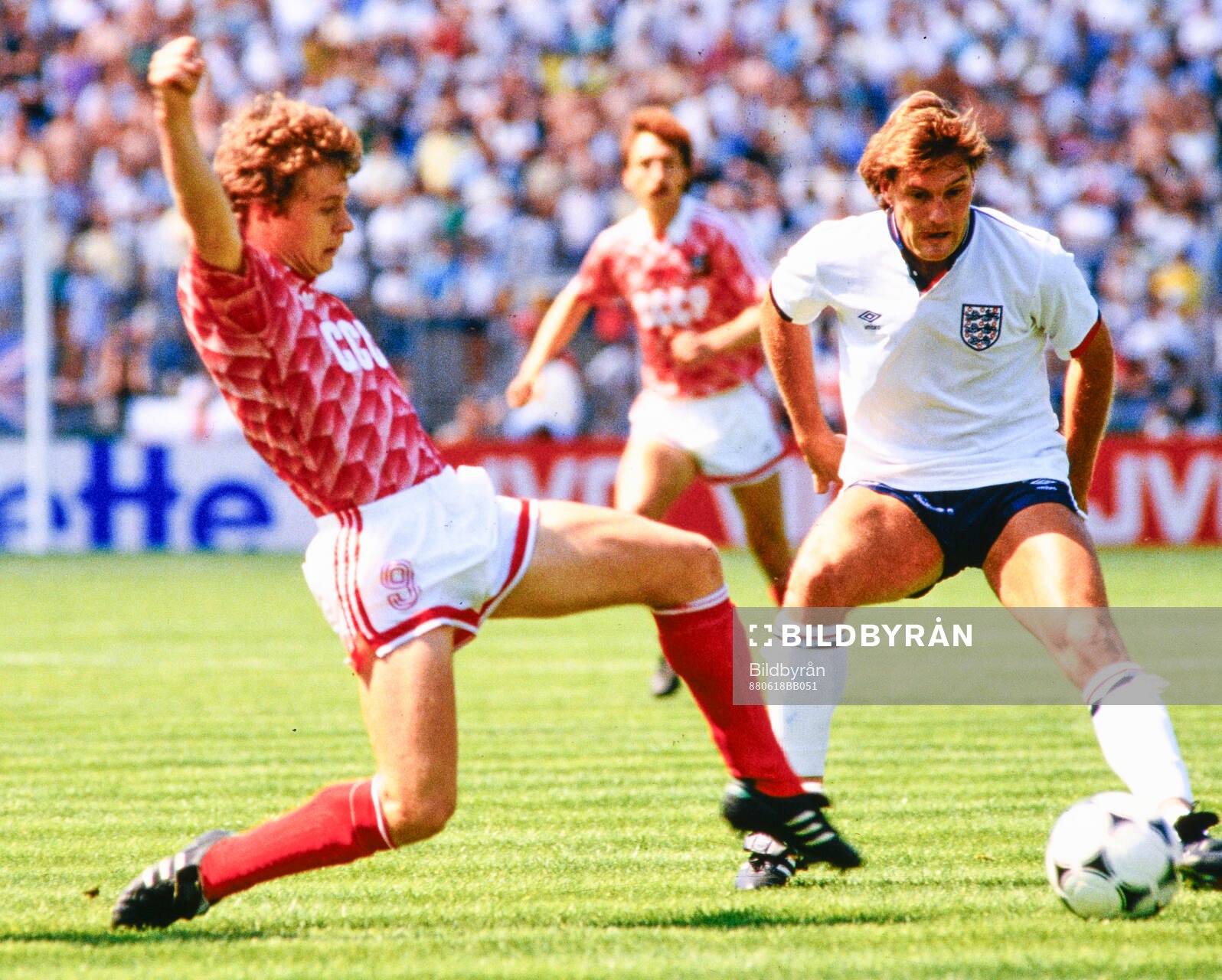 Aleksandr Zavarov of Soviet Union against Glenn Hoddle of