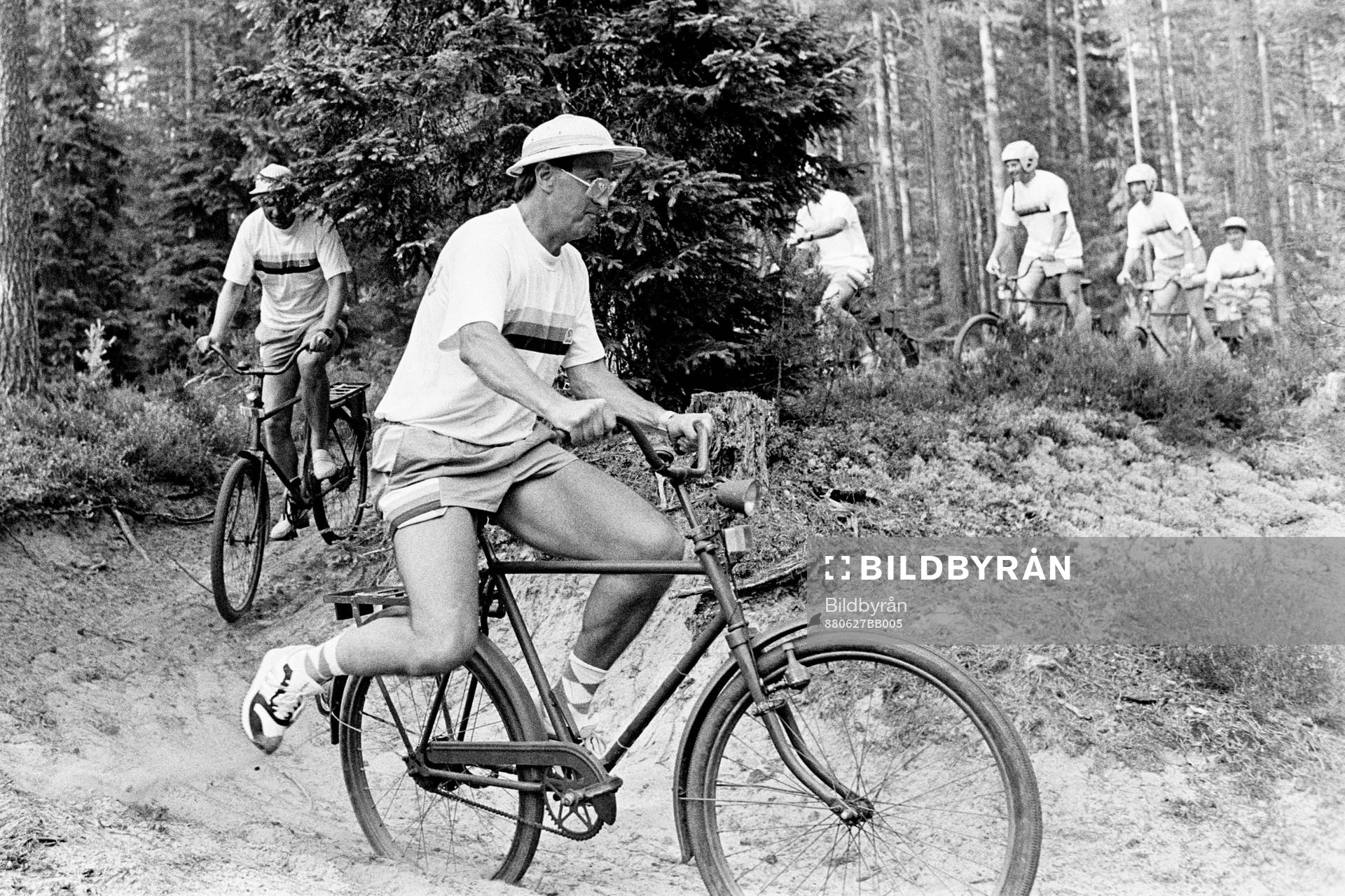 Curt Lindström på cykel