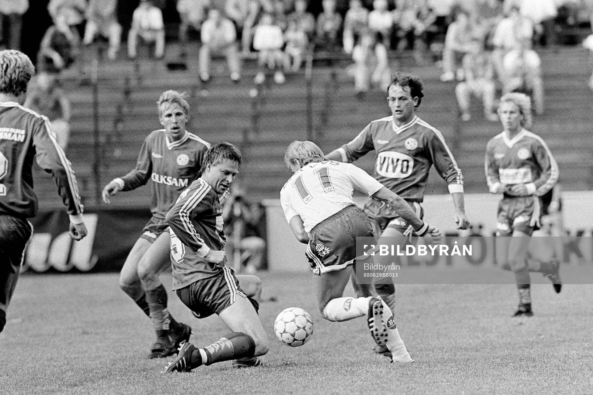 Matchens lirare Jan Hellström, Norrköping uppvaktas av