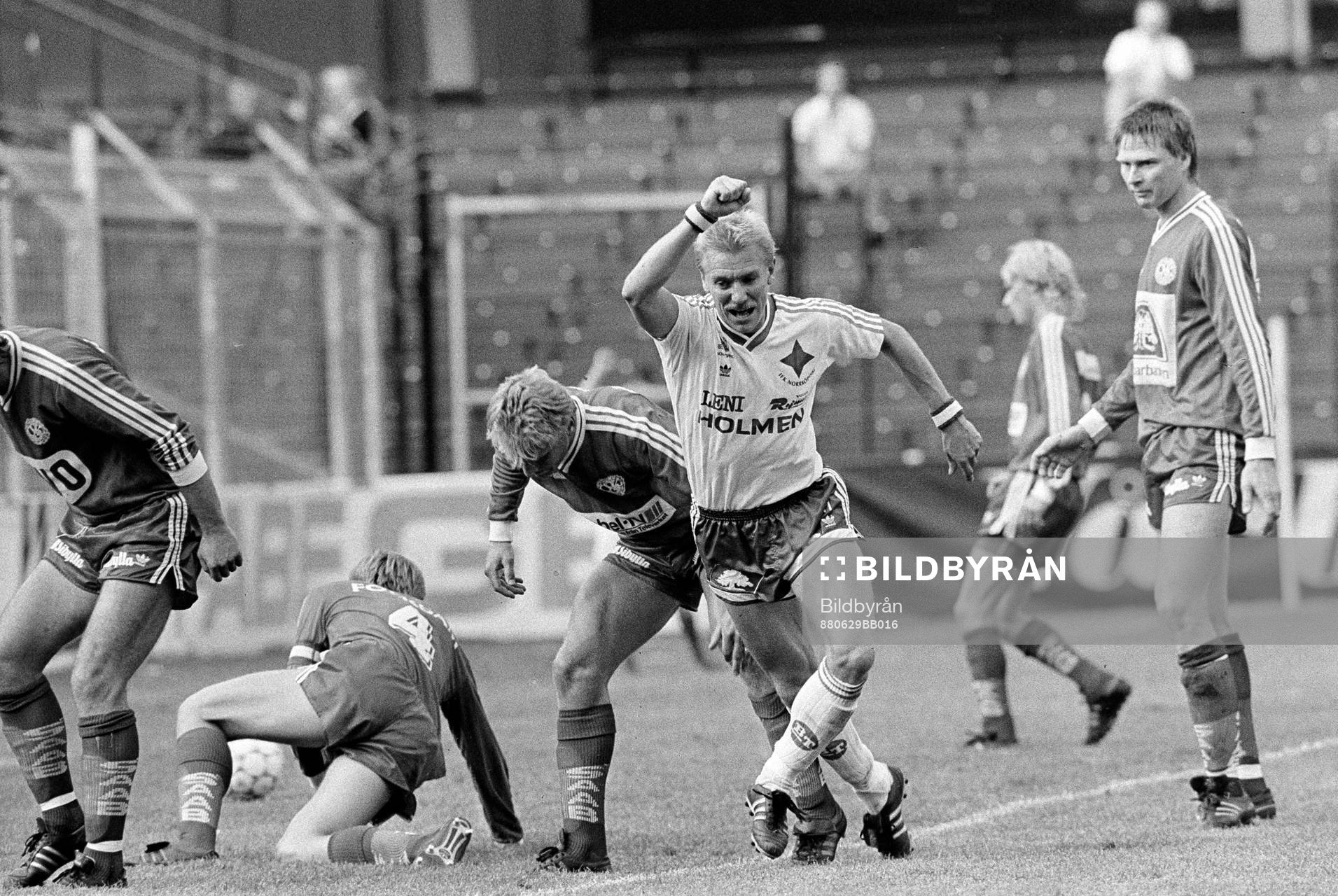 Matchens lirare Jan Hellström, Norrköping jublar