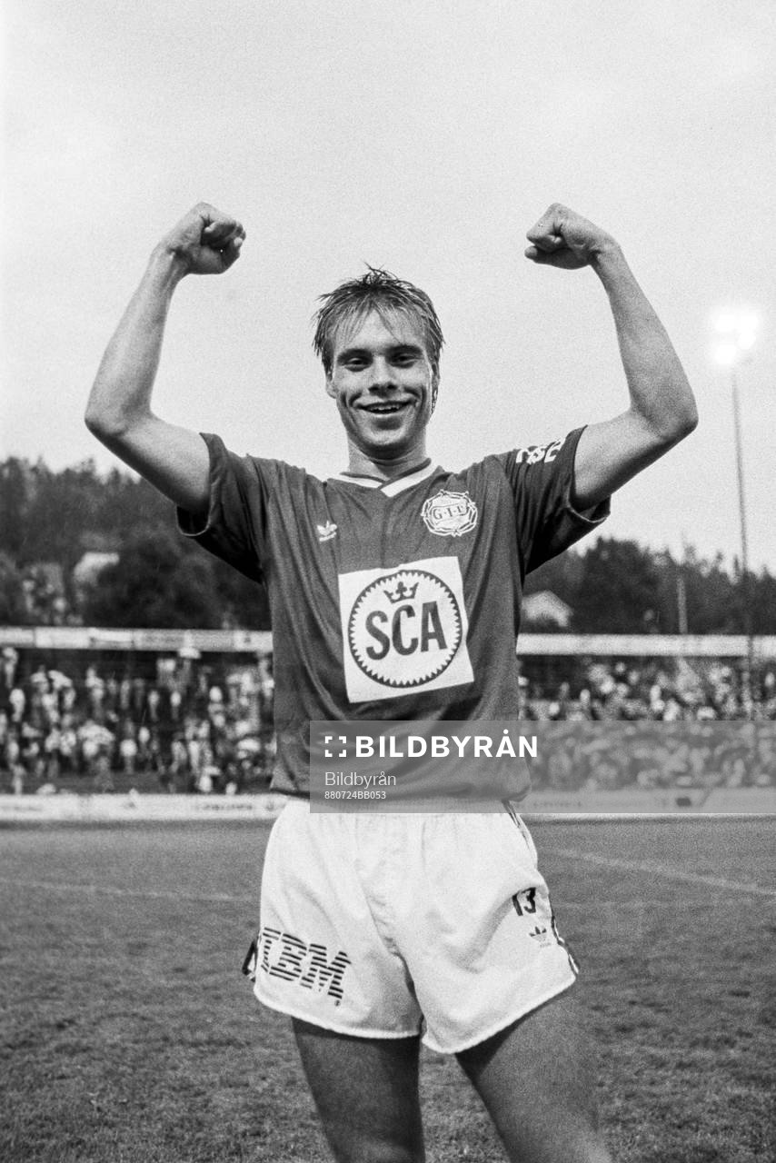 Fotboll, Allsvenskan, GIF Sundsvall - IFK Norrköping, 2-2: Sundsvalls tvåmålsskytt Magnus Wikström jublar efter matchen.