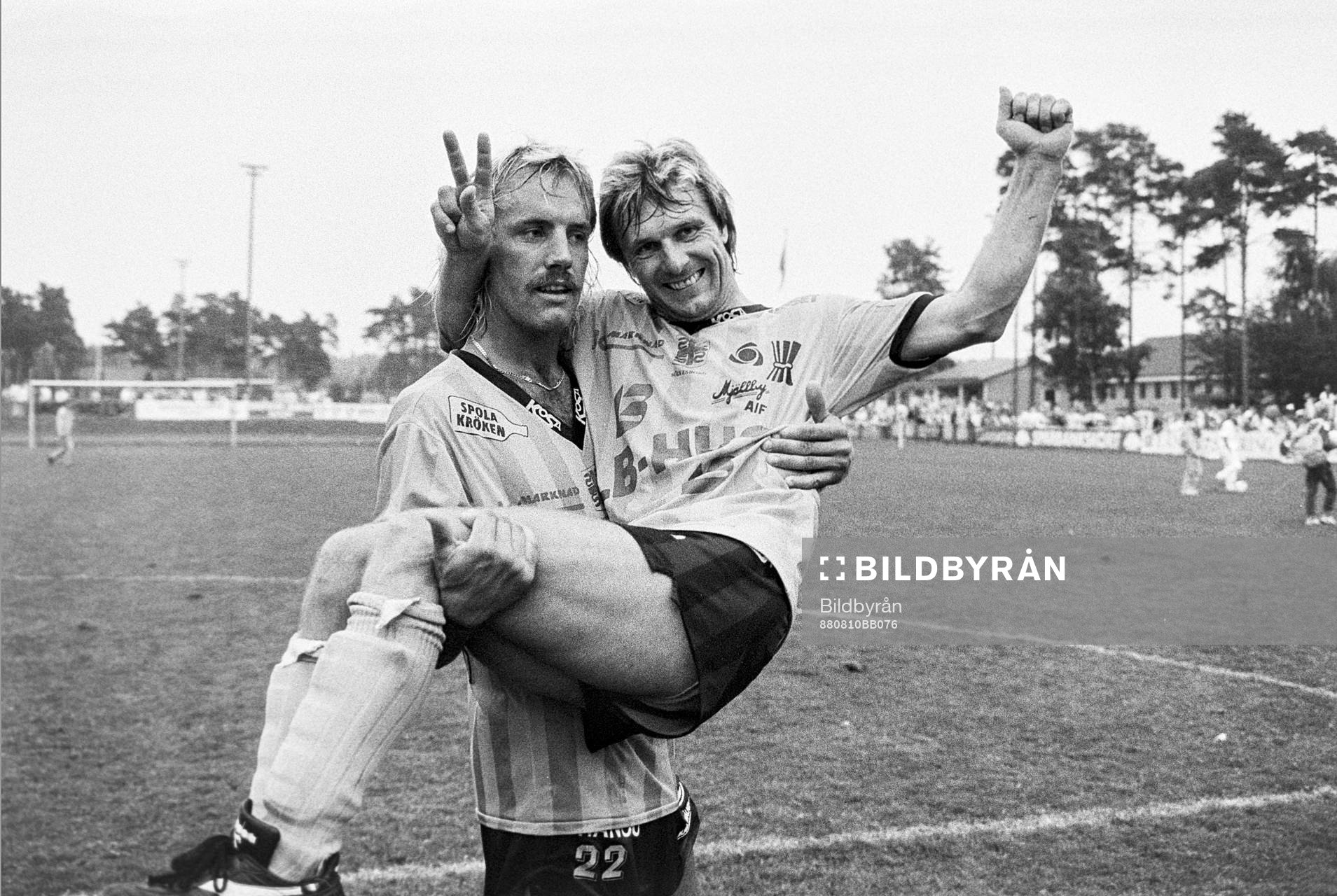 Hans Larsson och Flemming Pehrson, Mjällby jublar