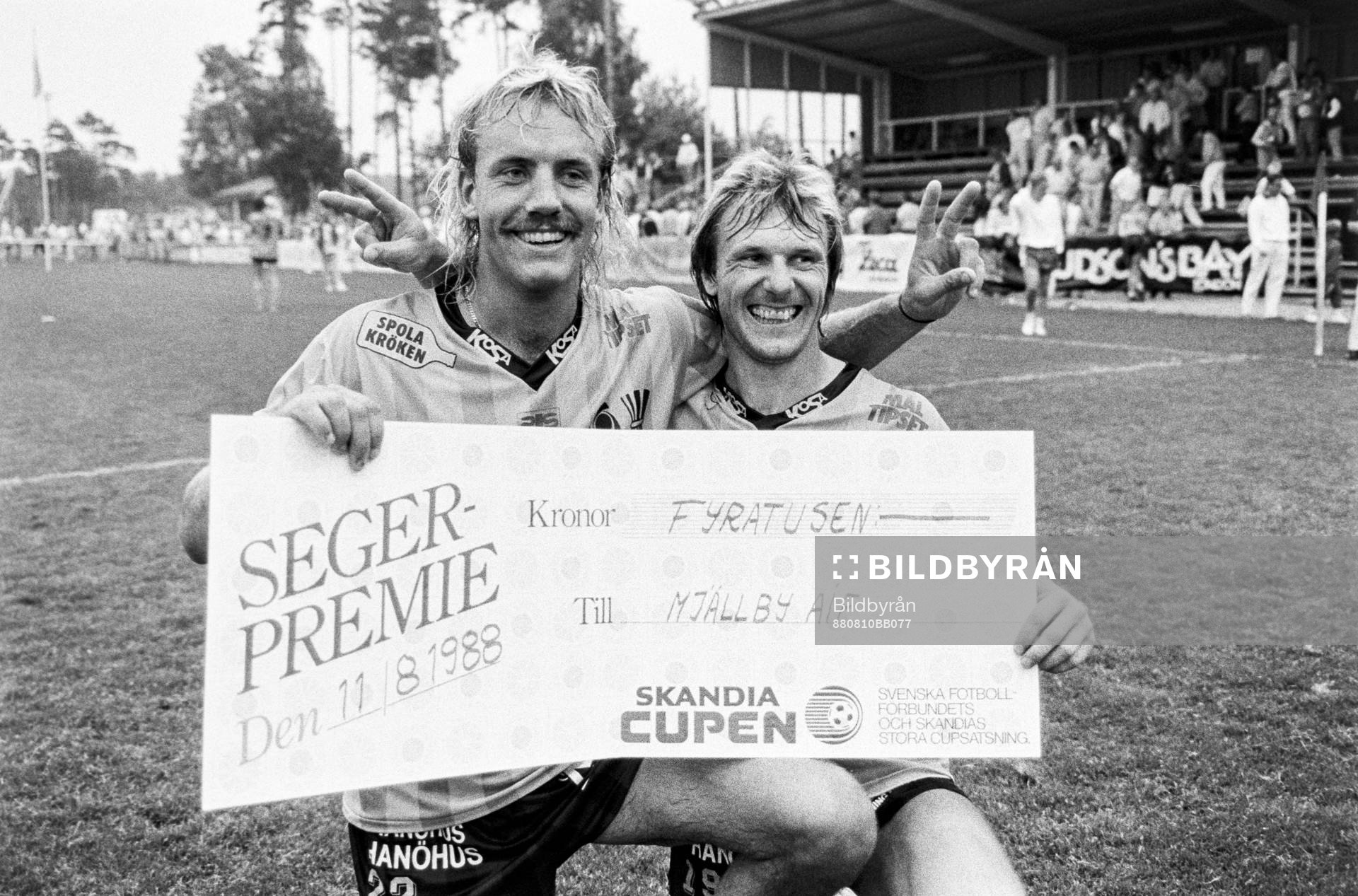 Hans Larsson och Flemming Pehrson, Mjällby jublar