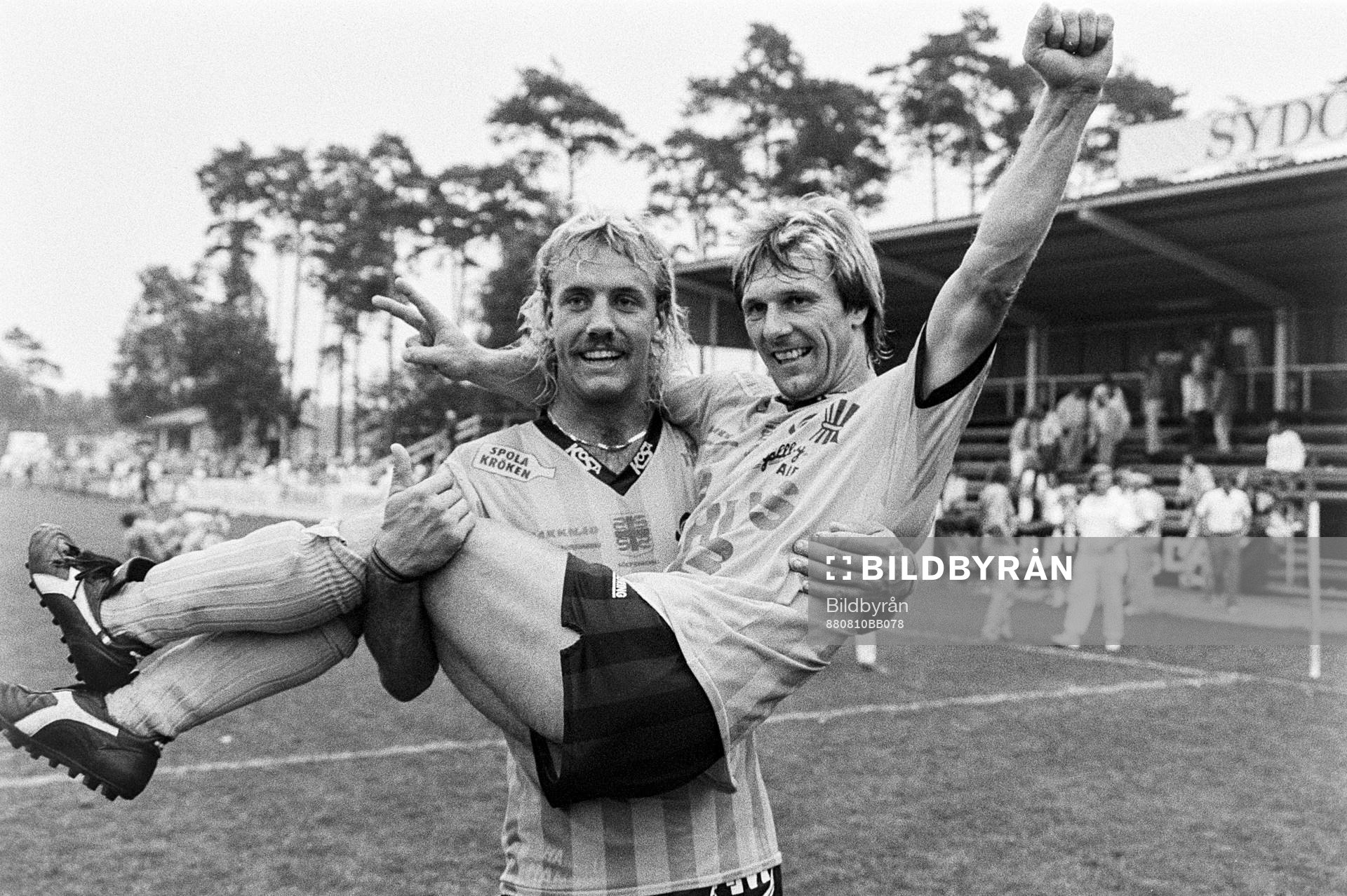 Hans Larsson och Flemming Pehrson, Mjällby jublar