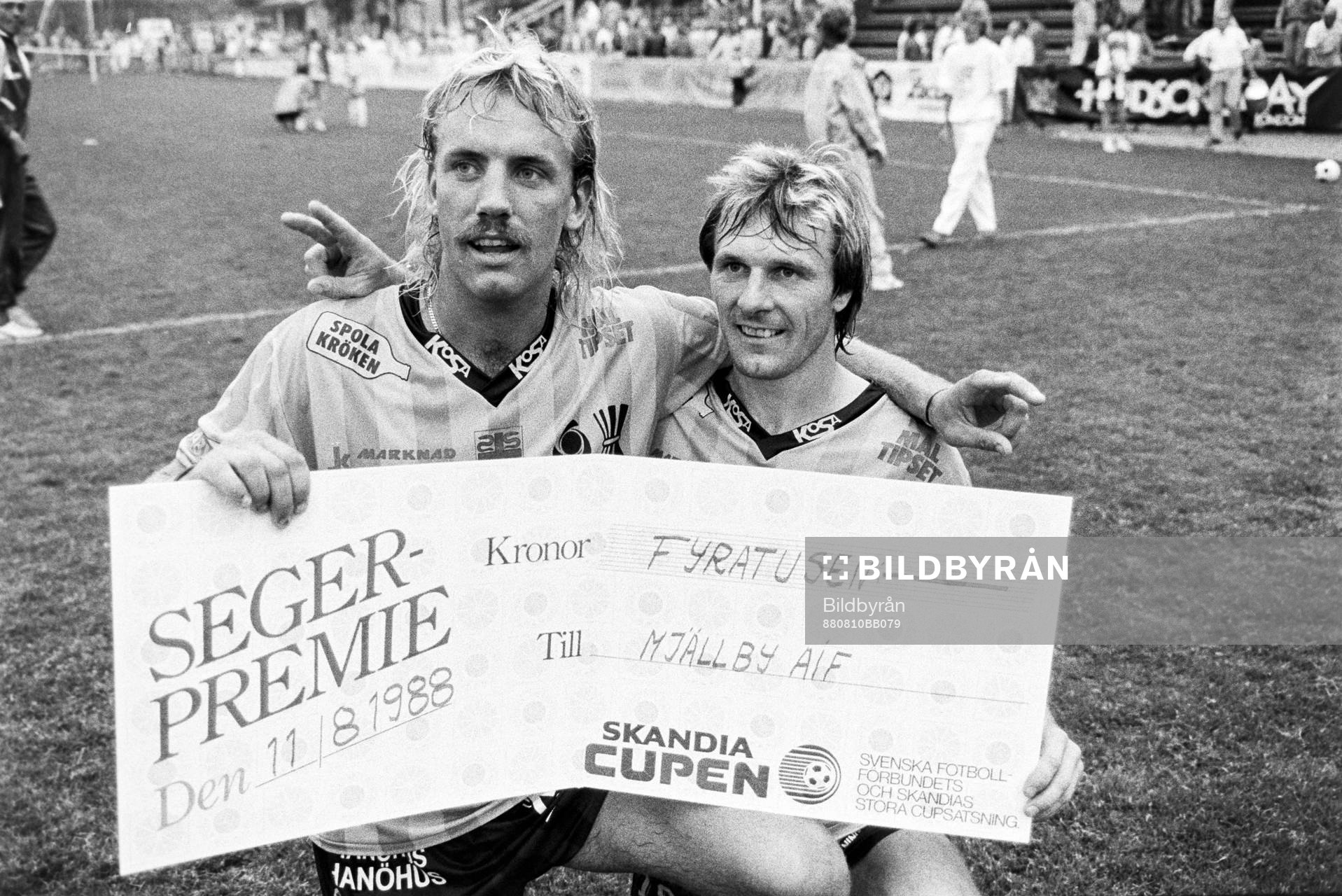 Hans Larsson och Flemming Pehrson, Mjällby jublar