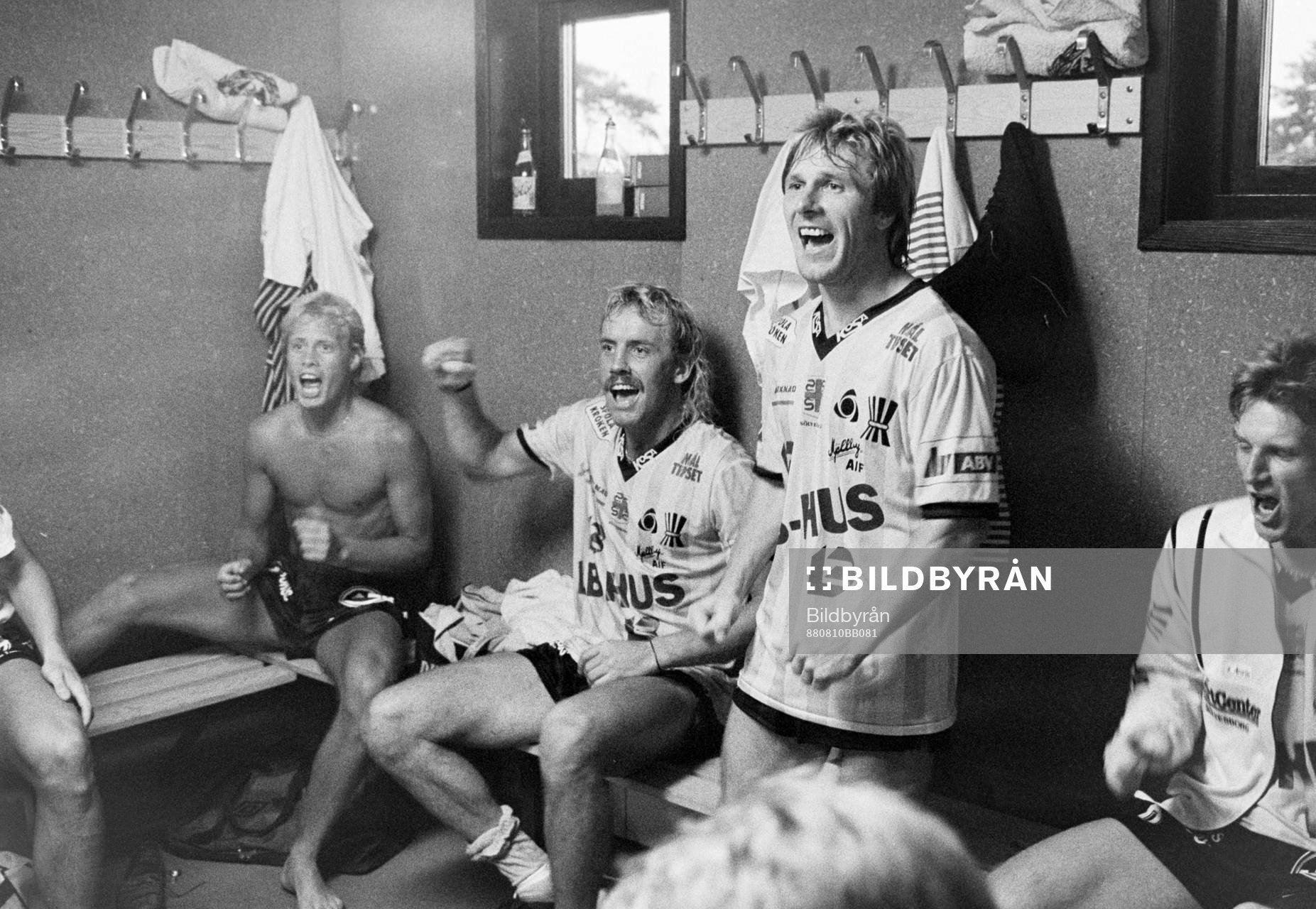 Fotboll, Skandiacupen, Mjällby - Öster, 2-1: Hans Larsson och Flemming Pehrson, Mjällby jublar efter matchen.