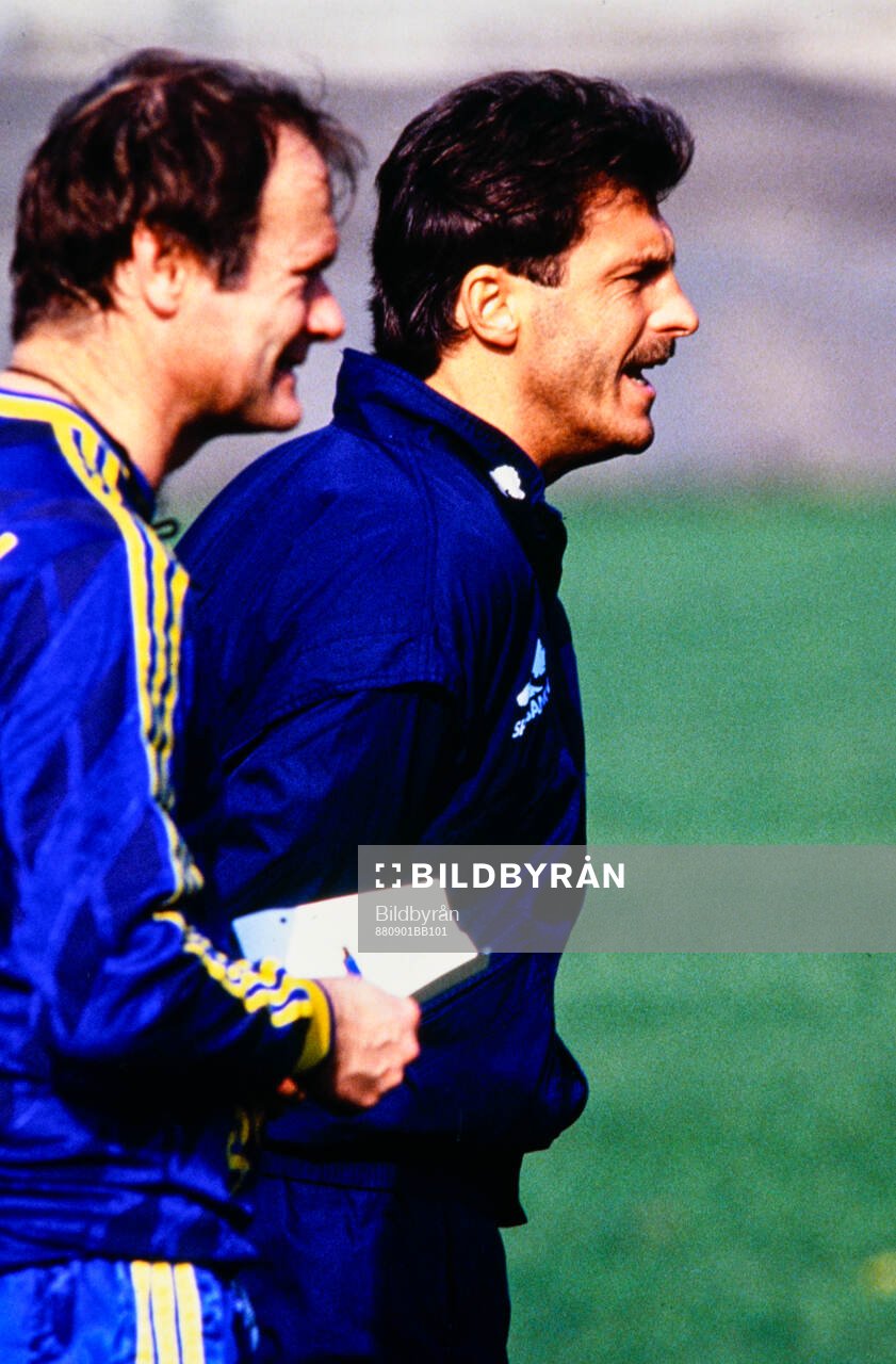Förbundskapten Olle Nordin (t h) och assisterande tränare