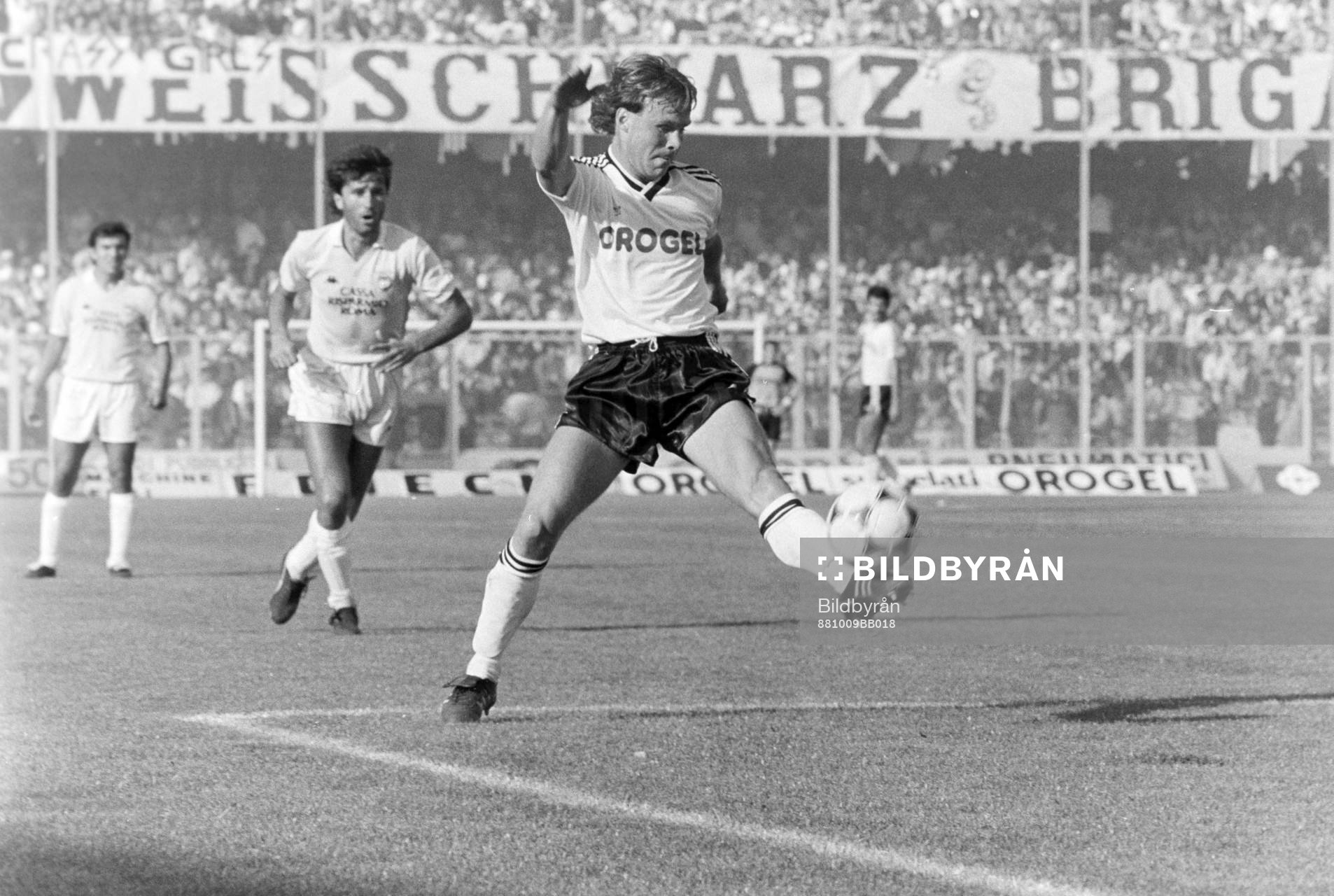 Fotboll, Serie A, Cesena - Lazio, 0-0: Hans Holmqvist, Cesena med bollen.