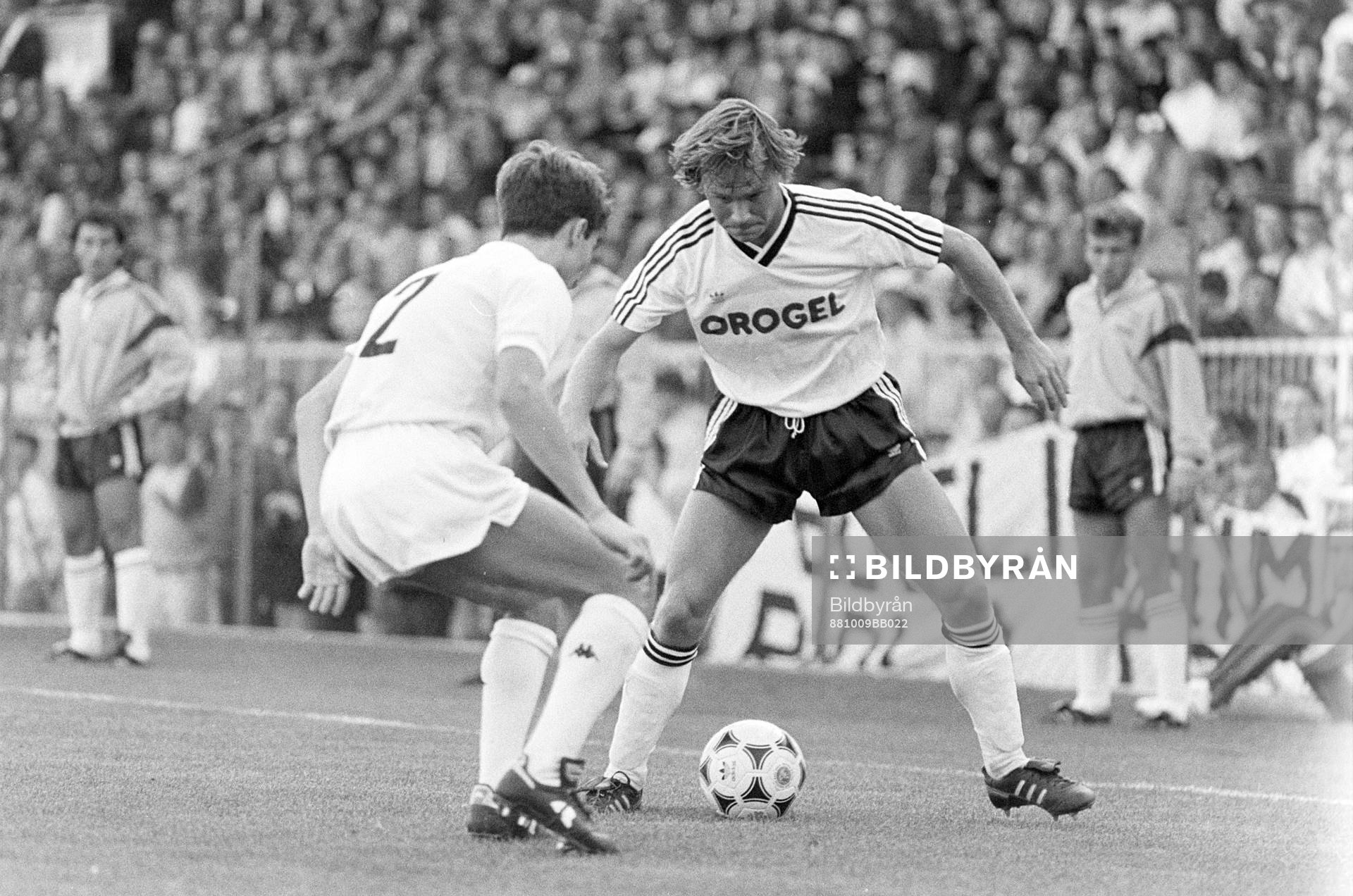 Fotboll, Serie A, Cesena - Lazio, 0-0: Hans Holmqvist, Cesena med bollen.