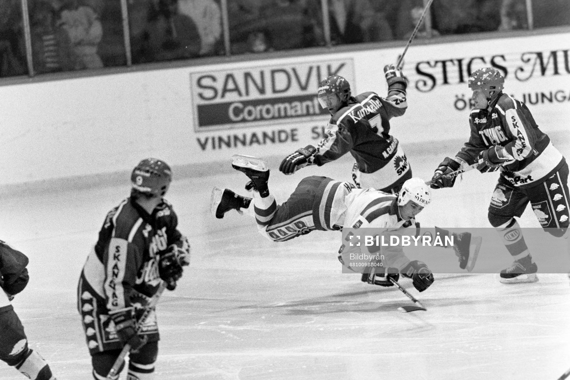 Tyringes Nick Carlsson tacklar malmös Mats Lusth