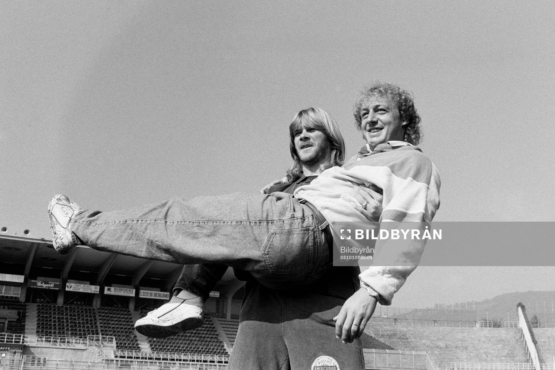  Glenn Strömberg med Robert Prytz, Atalanta i famnen.